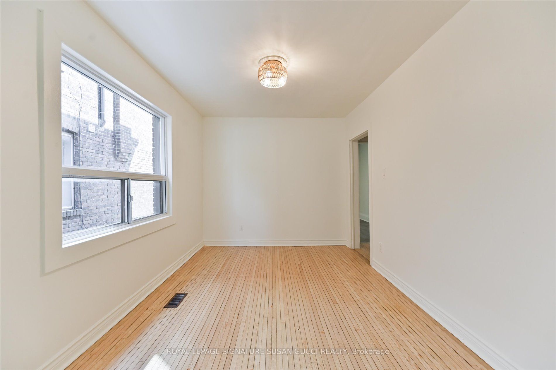 669 Greenwood Avenue, Toronto, ON M4J 4B3 photo 4