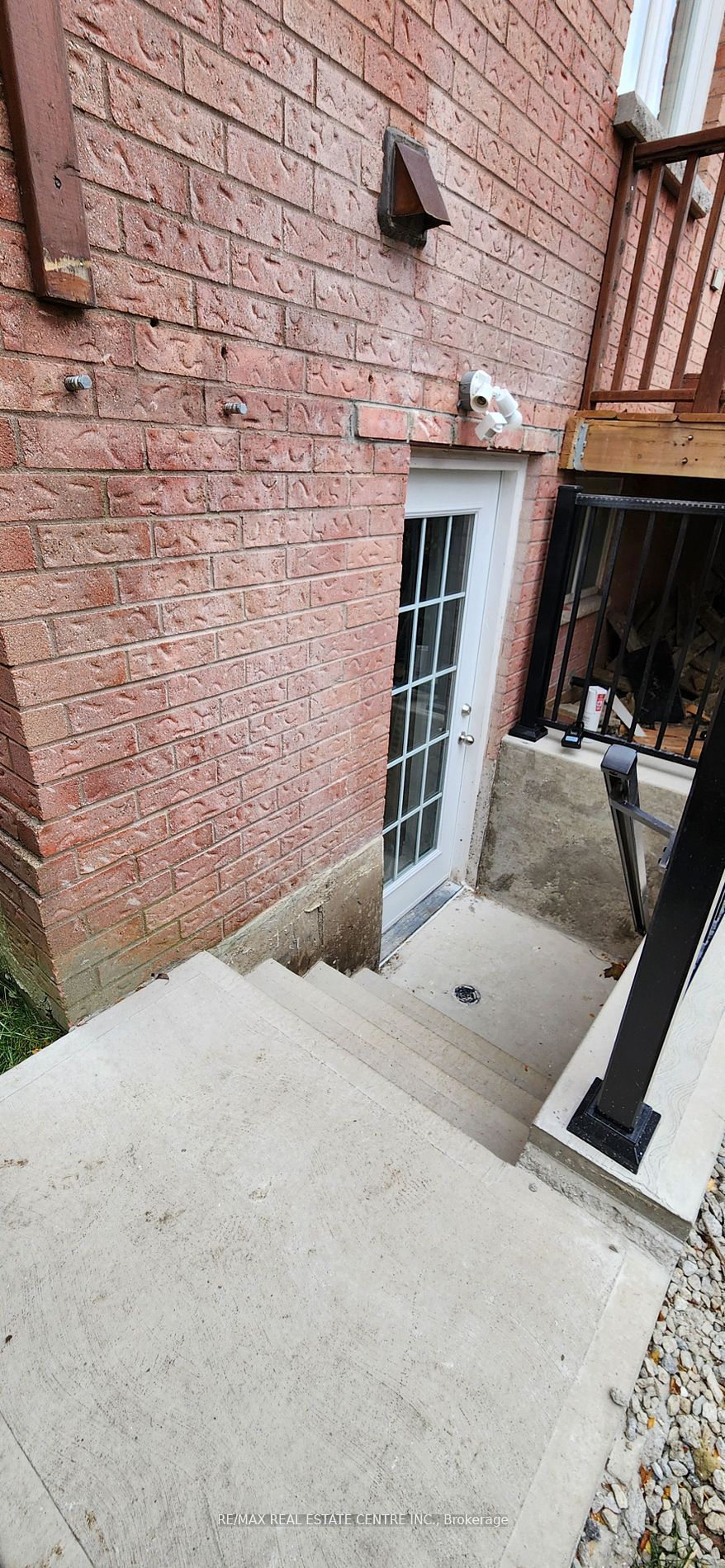 15 Dagwell Crescent basement, Ajax, ON L1T 3M8 photo 2