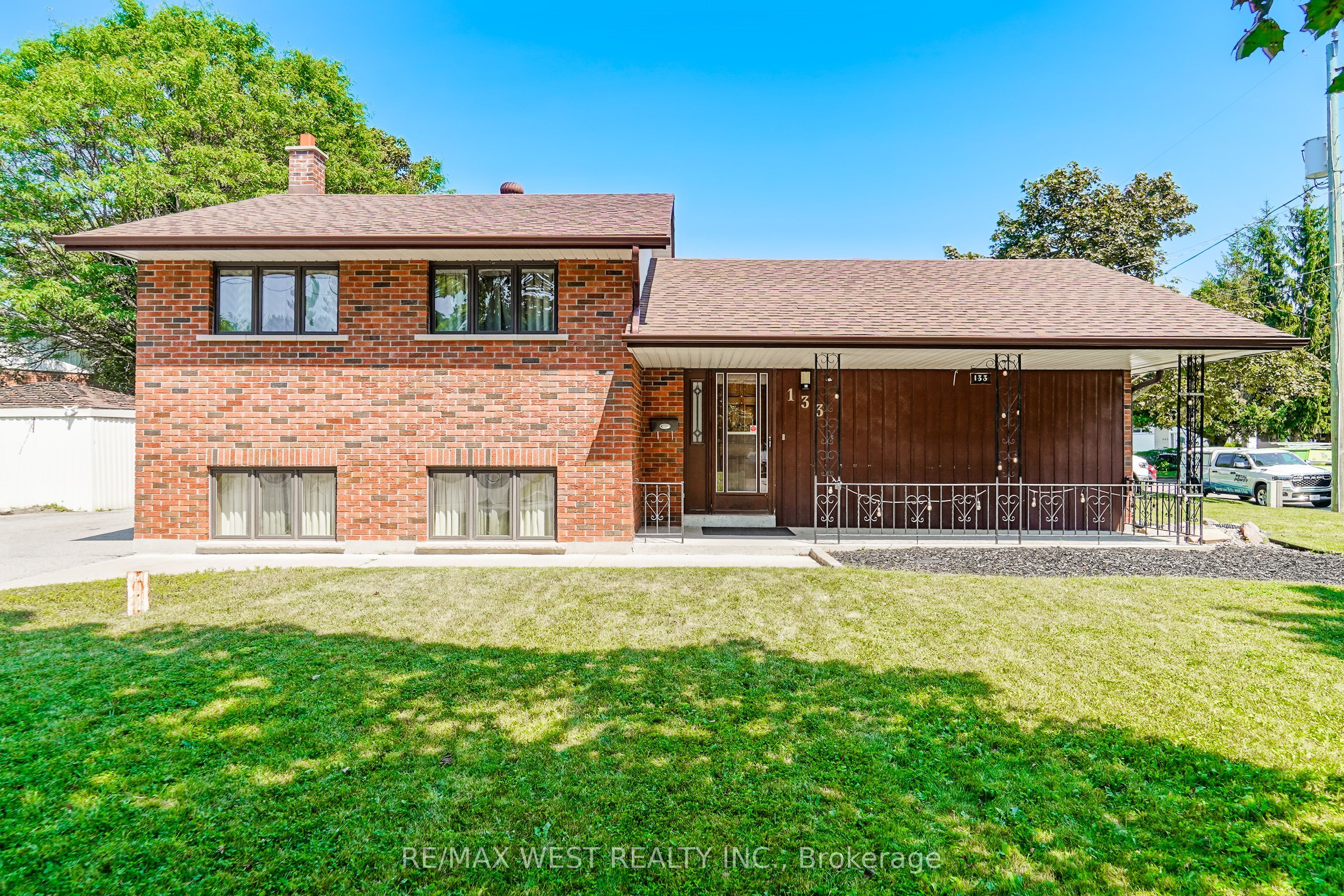 133 Sussex Street, Oshawa, ON L1G 1W1 photo 3