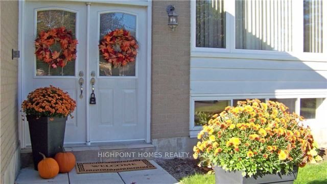 18 Edenmills Drive, Toronto, ON M1E 4L2 photo 3