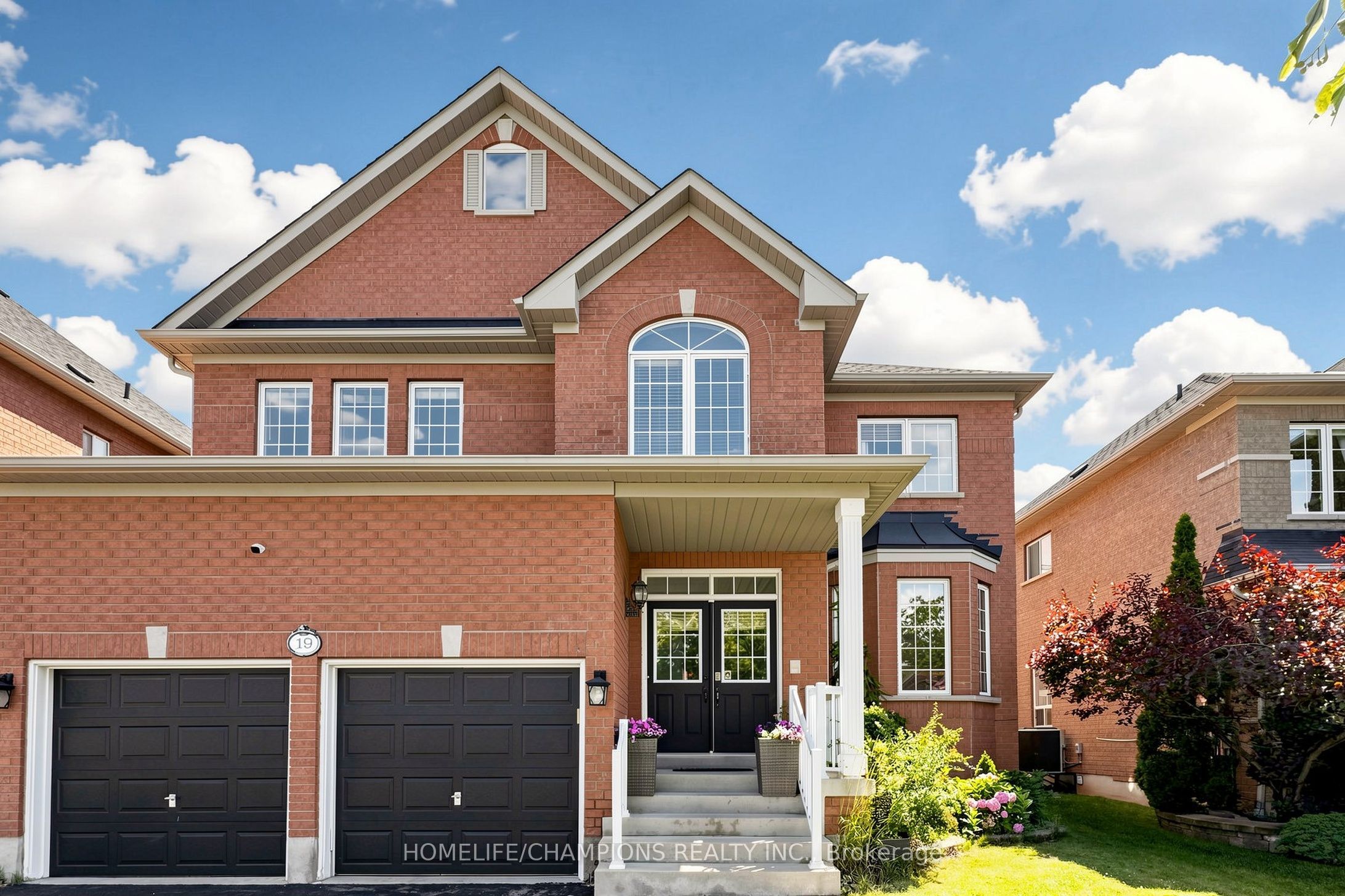 19 Tweedie Crescent, Whitby, ON L1P 1X4 photo 3