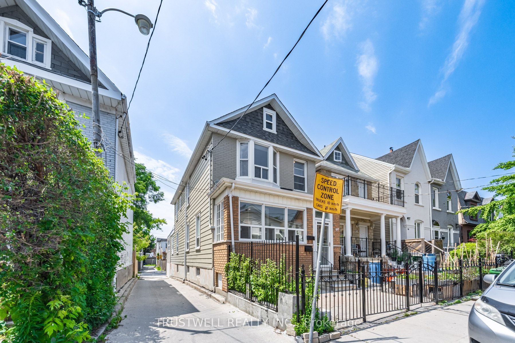 90 Galt Avenue A, Toronto, ON M4M 2Z3