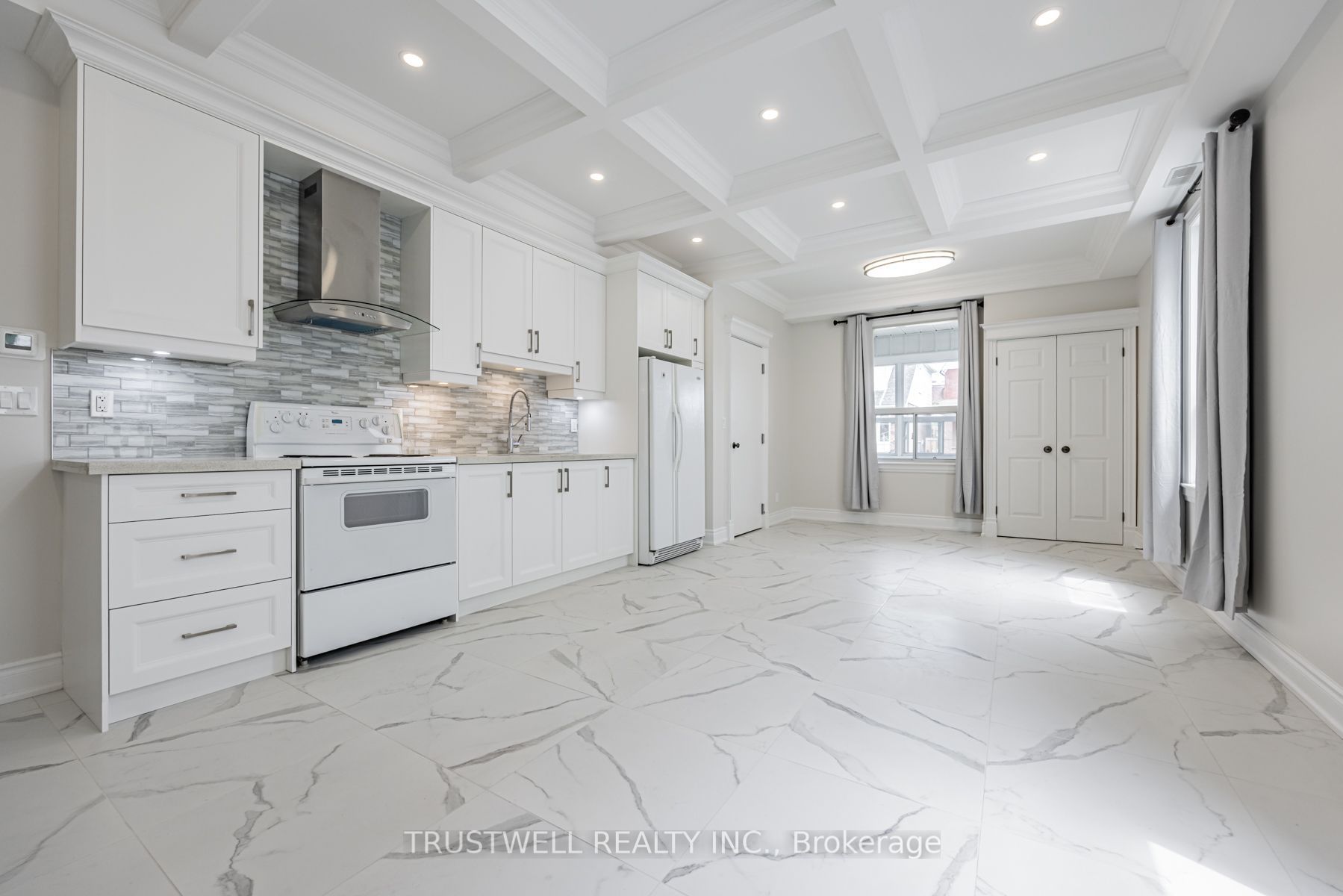 90 Galt Avenue A, Toronto, ON M4M 2Z3 photo 2