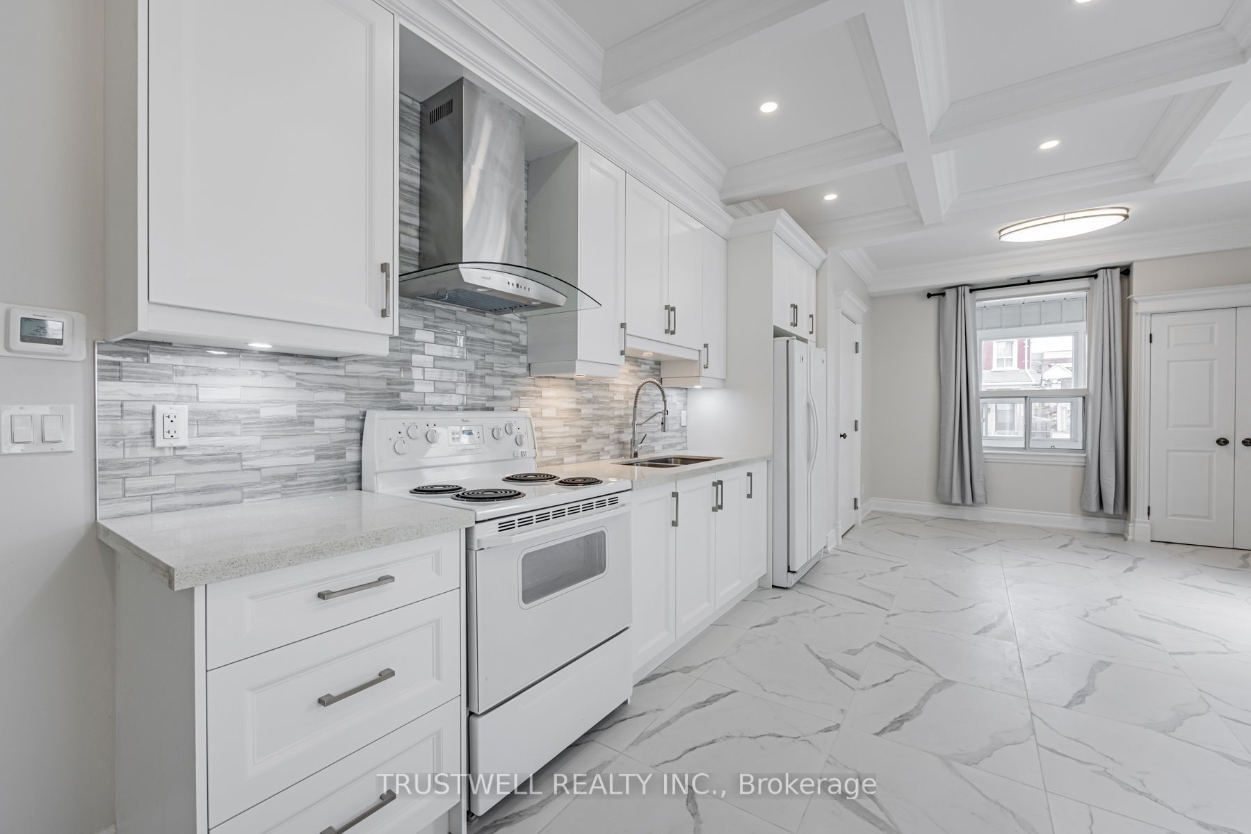 90 Galt Avenue A, Toronto, ON M4M 2Z3 photo 3