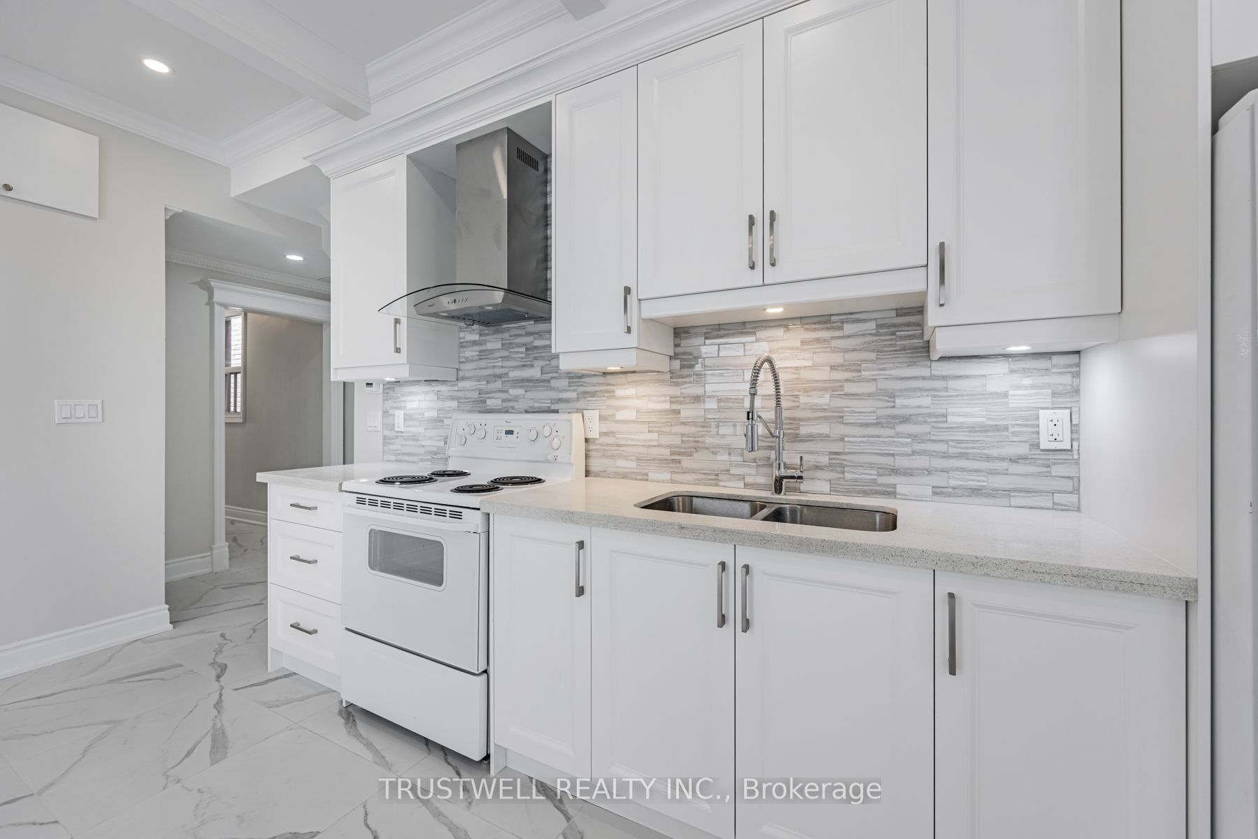 90 Galt Avenue A, Toronto, ON M4M 2Z3 photo 4