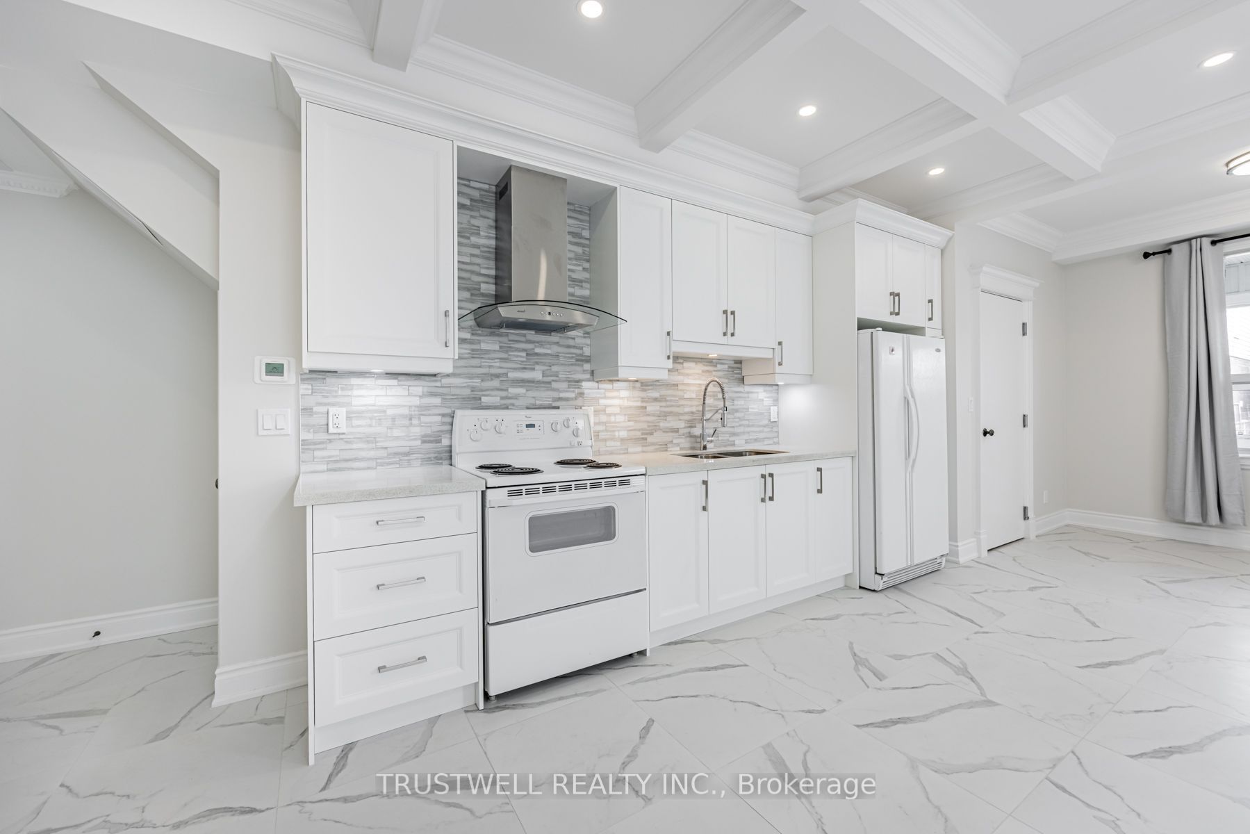 90 Galt Avenue A, Toronto, ON M4M 2Z3 photo 5