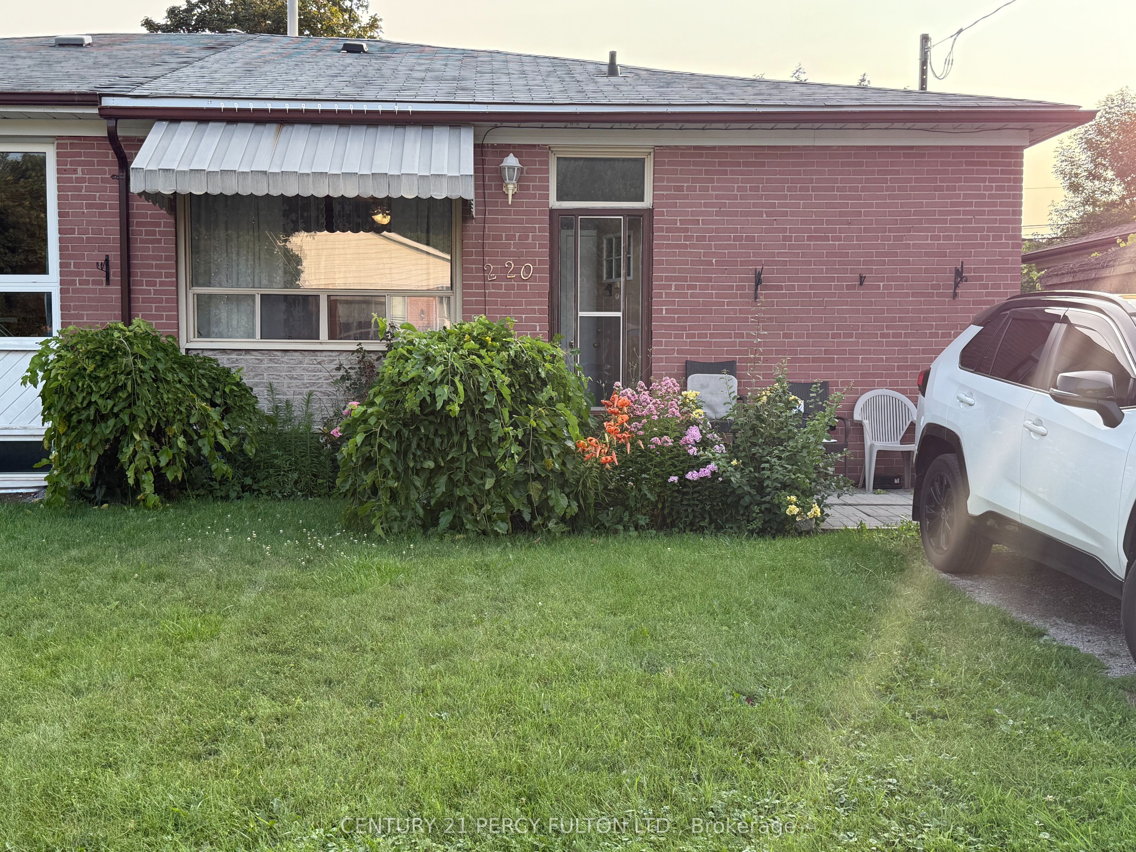 220 Rosedale Drive Unit 1, Whitby, ON L1N 1Z3