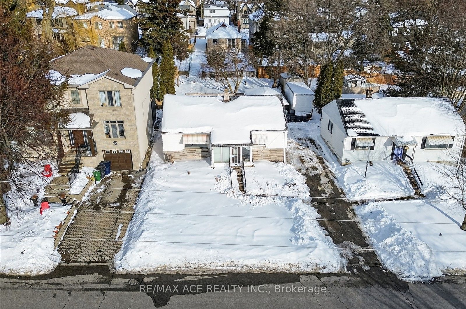83 Brooklawn Avenue, Toronto, ON M1M 2P7