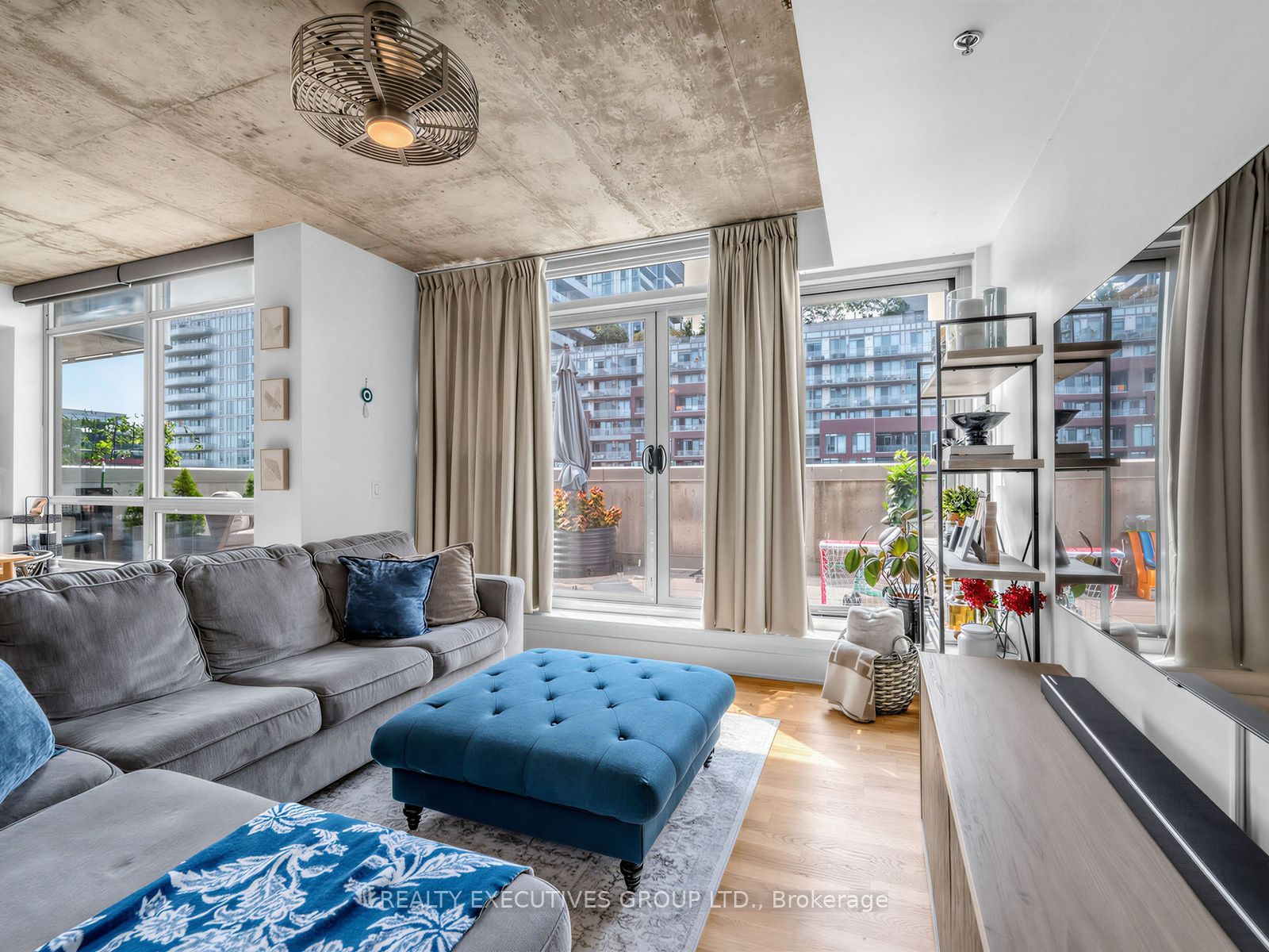 630 Queen Street E 510, Toronto, ON M4M 1G3 photo 3