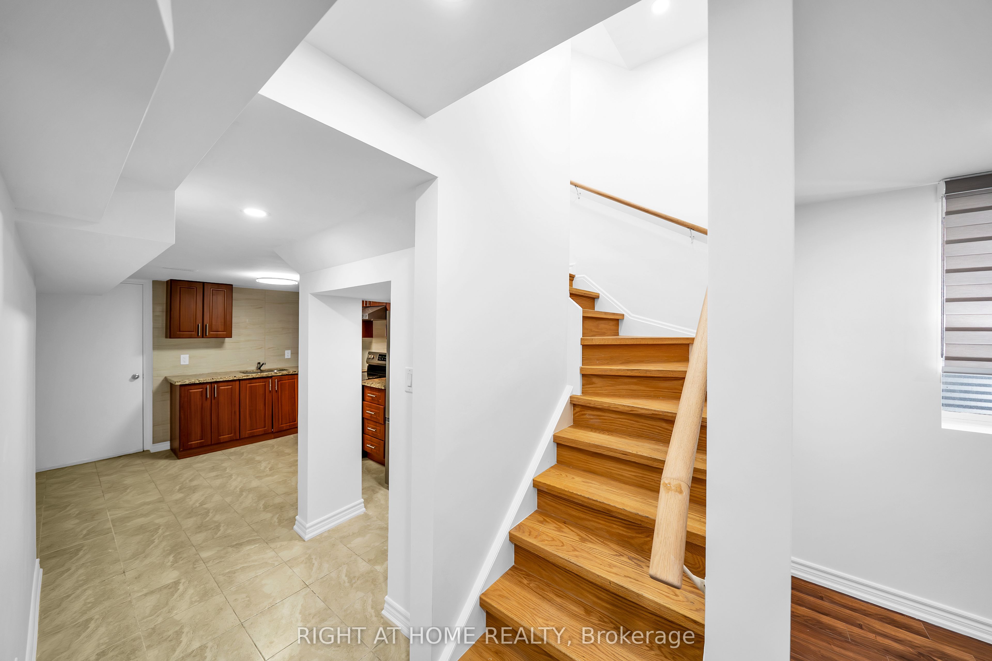 2387 Kentucky Derby Way Basement Apartment, Oshawa, ON L1L 0H3 photo 3