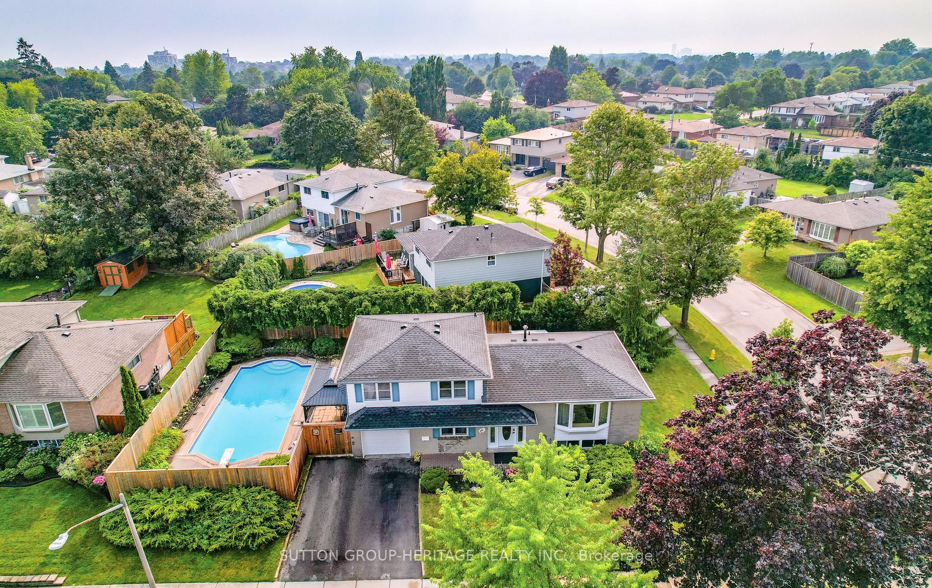 14 GREGORY Road, Ajax, ON L1S 3B4