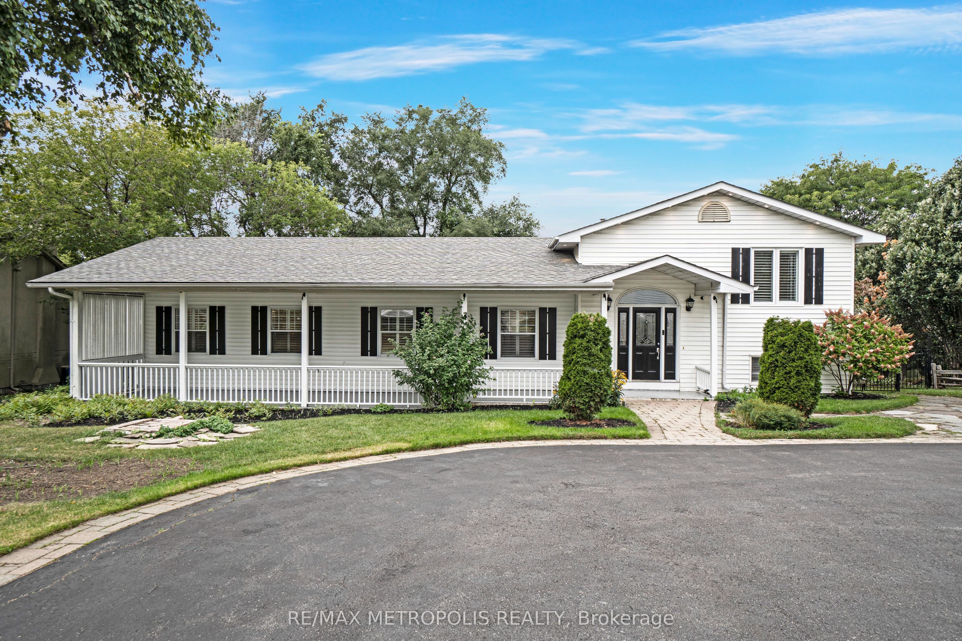 1872 Appleview Road, Pickering, ON L1V 1T8