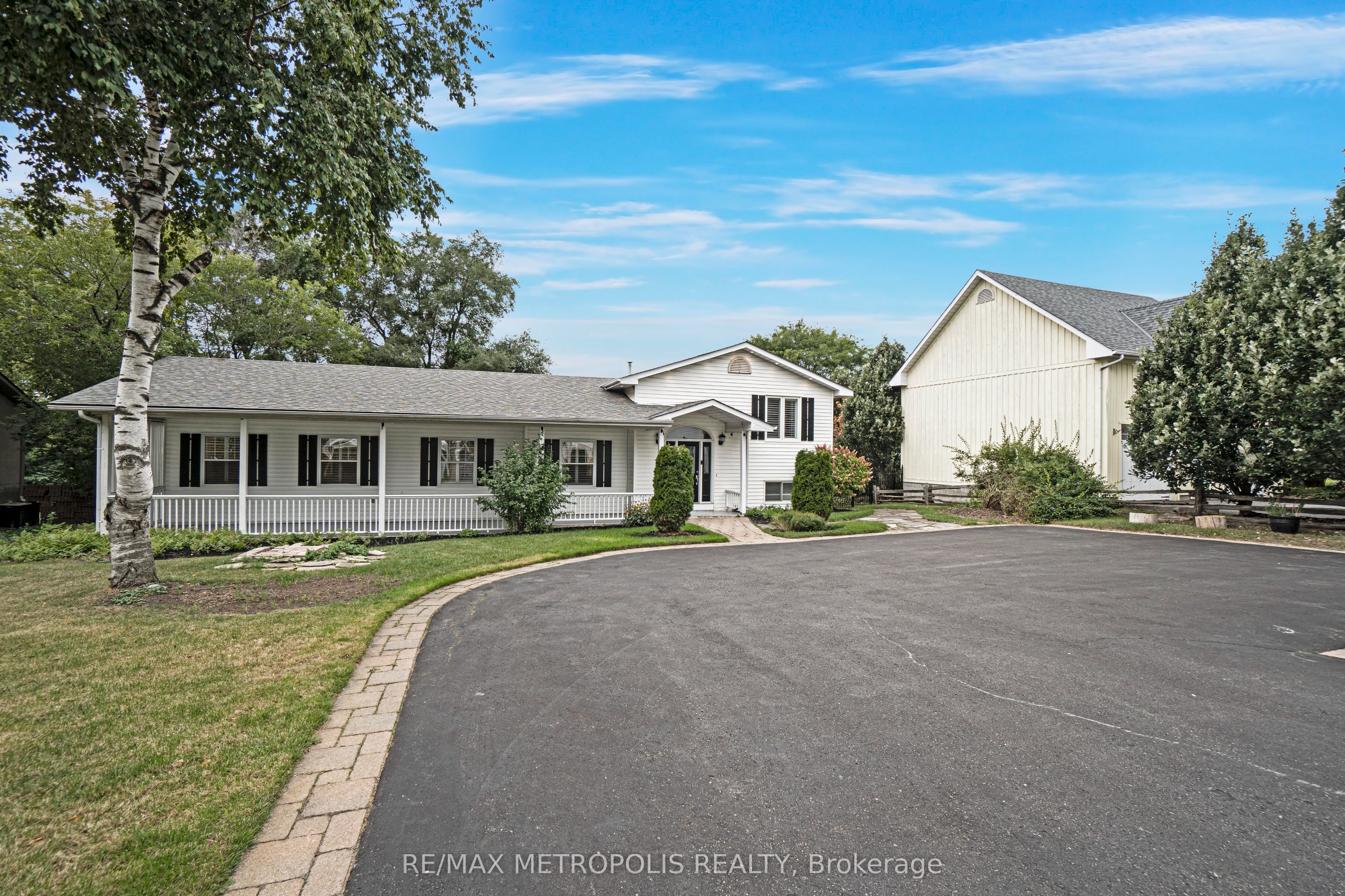 1872 Appleview Road, Pickering, ON L1V 1T8 photo 2
