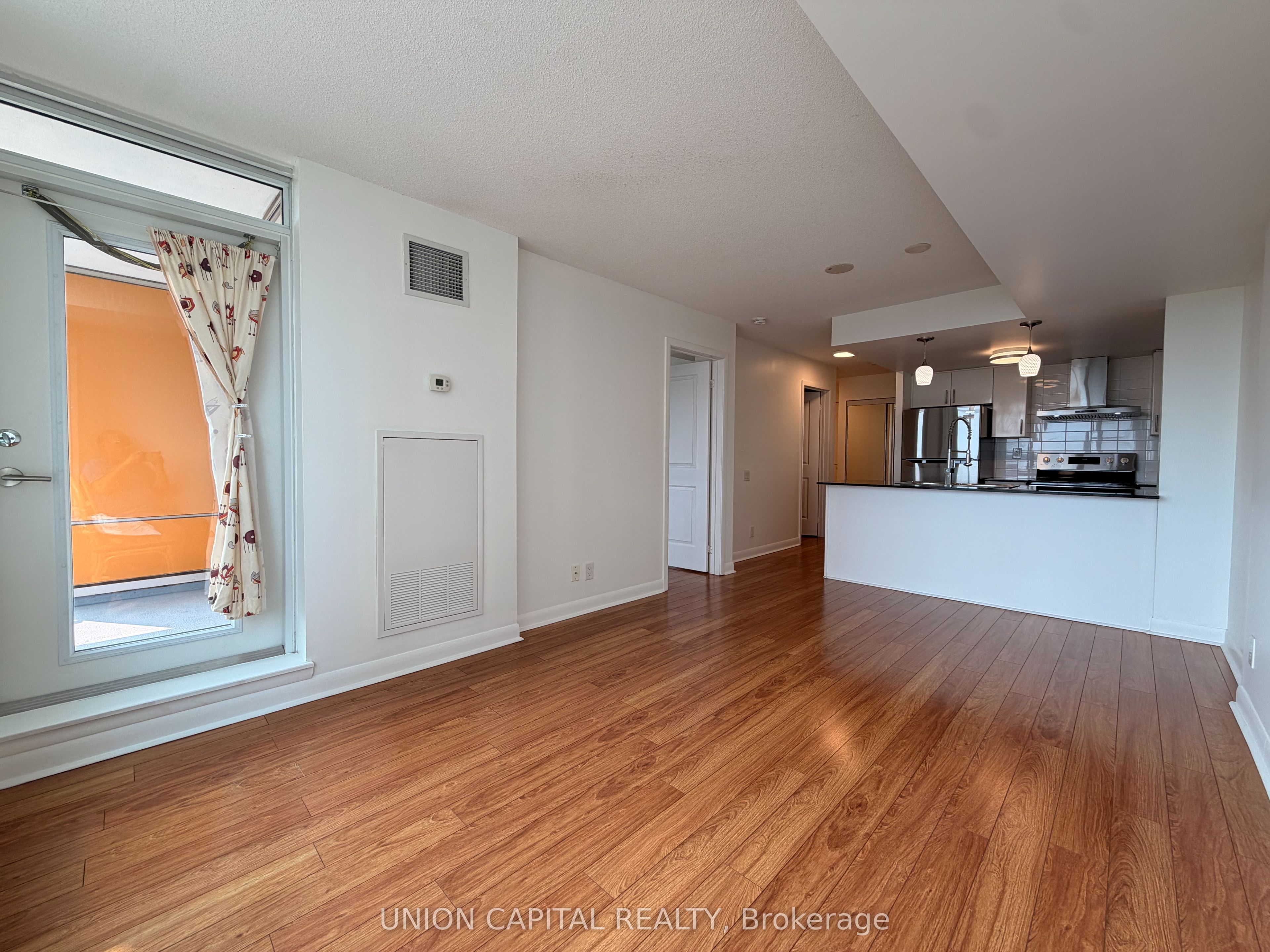 25 Town Centre Court 1807, Toronto, ON M1P 0B4 photo 2