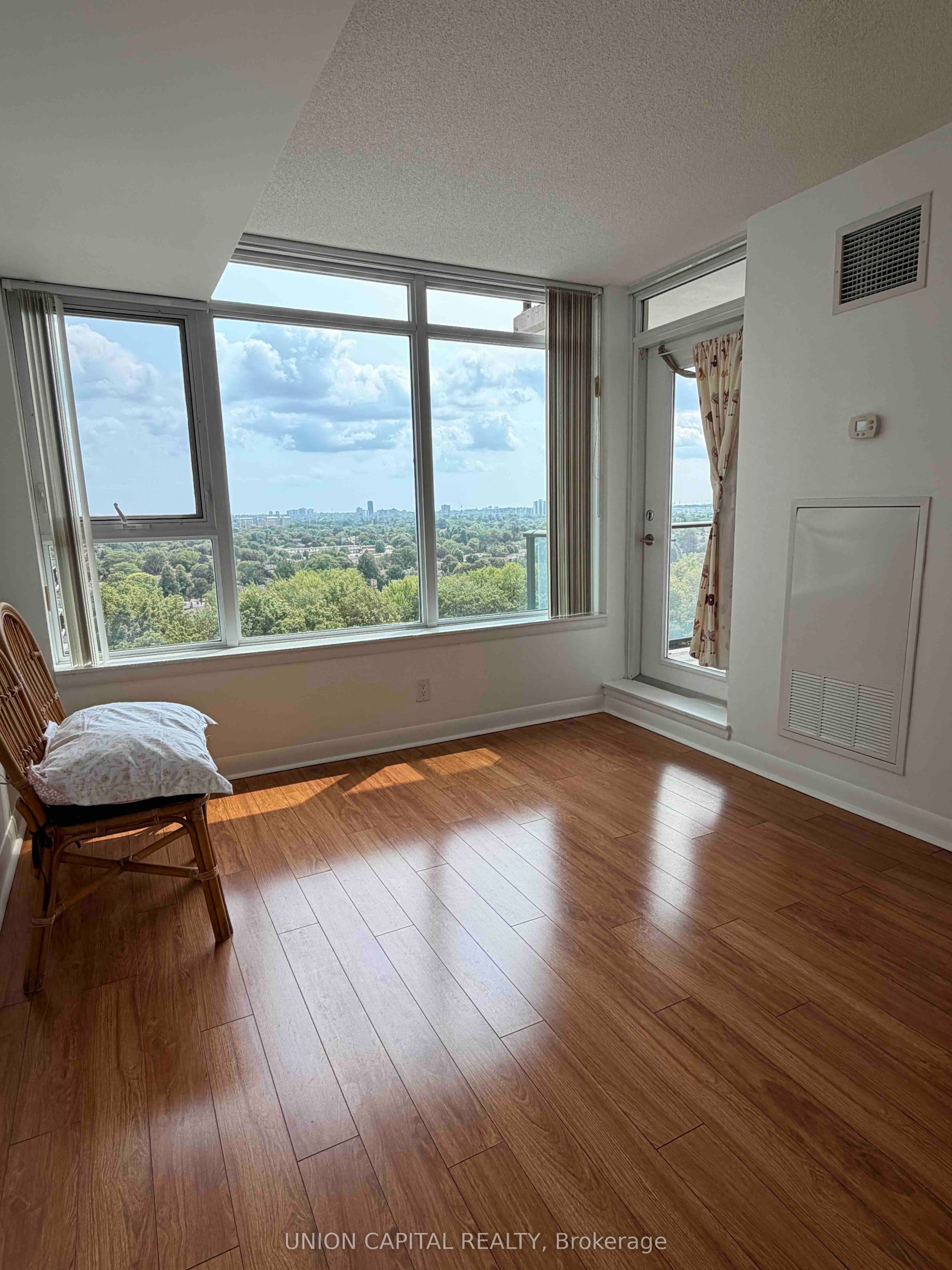 25 Town Centre Court 1807, Toronto, ON M1P 0B4 photo 4