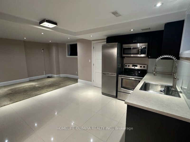 64 four oaks Gate, Toronto, ON M4J 2X2