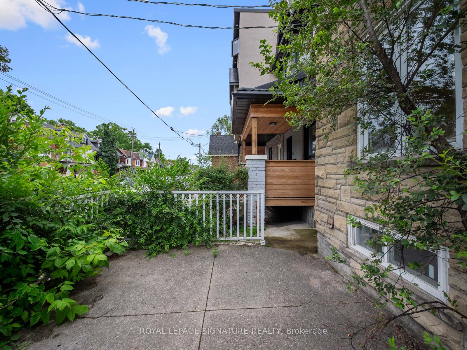570 Jones Avenue, Toronto, ON M4J 3H1 photo 2