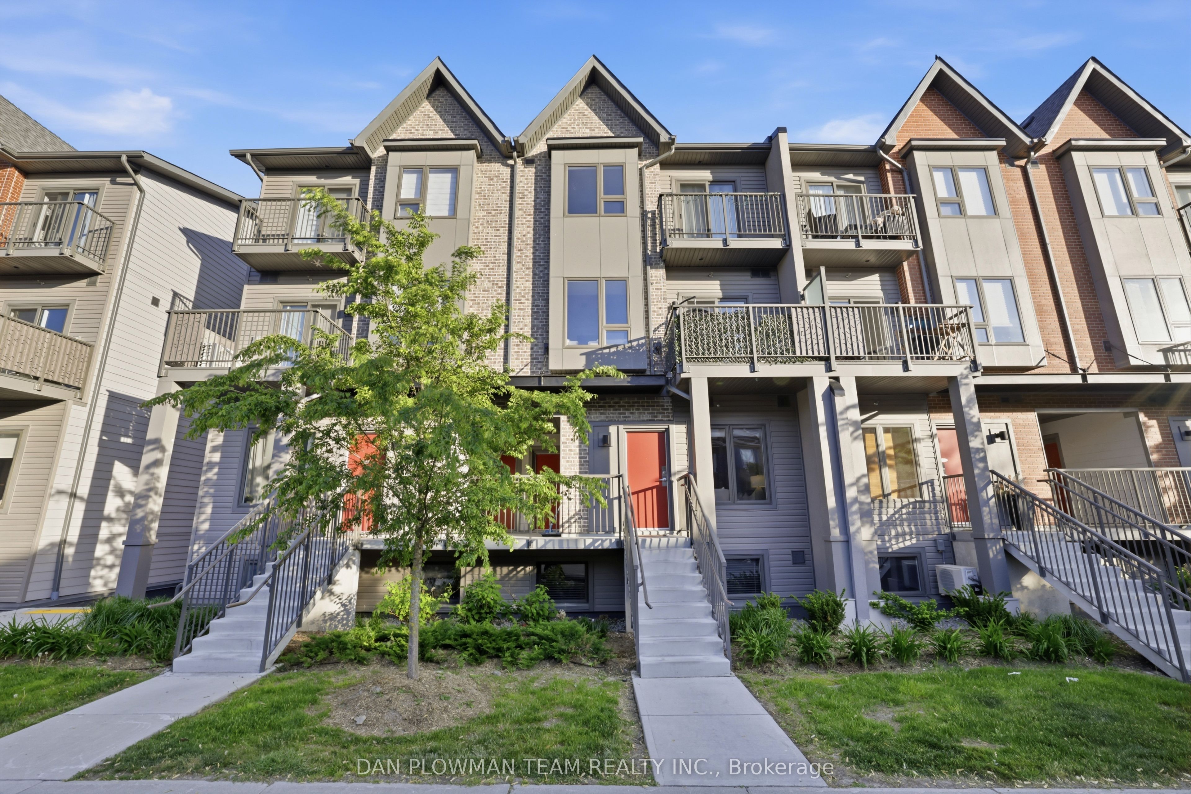2635 William Jackson Drive 1210, Pickering, ON L1X 0L4
