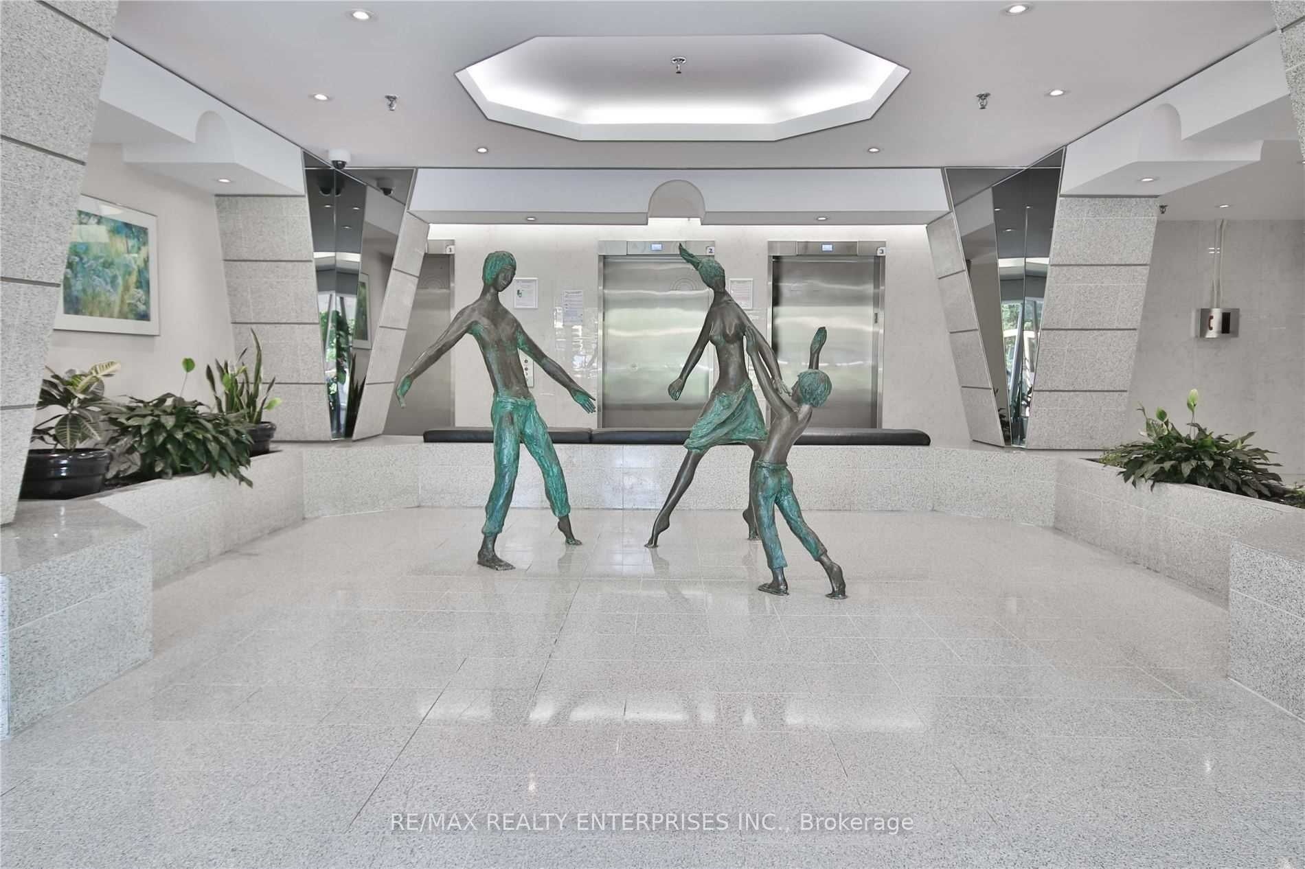 2466 Eglinton Avenue E Lph8, Toronto, ON M1K 5J8 photo 3