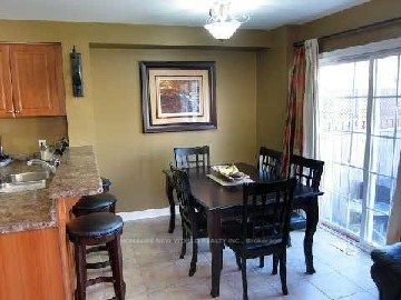 38 Gateway Court, Whitby, ON L1R 3M9 photo 2