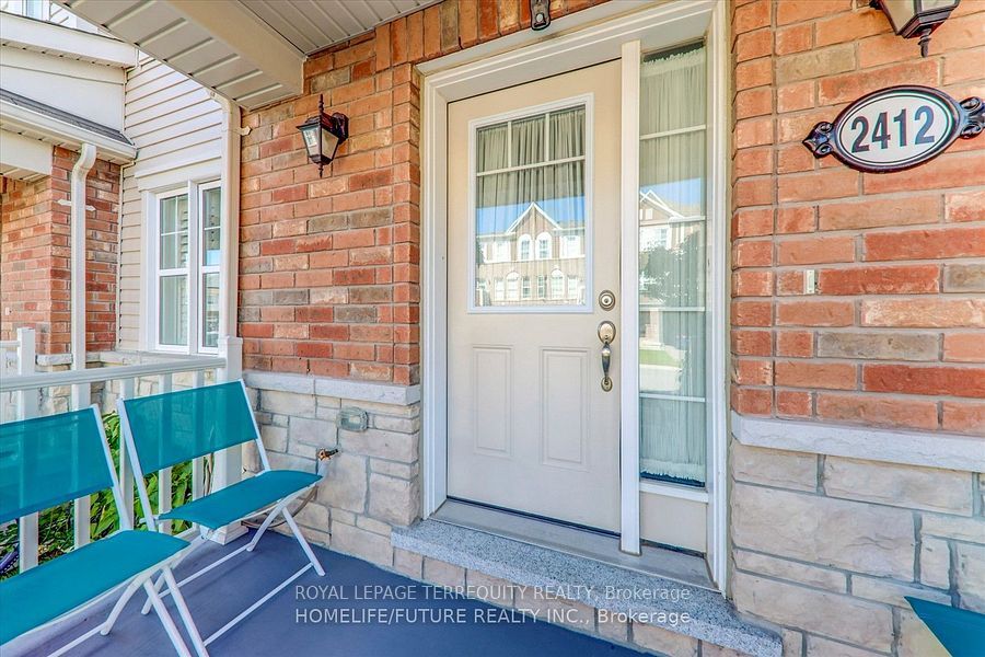 2412 Fall Harvest Crescent, Pickering, ON L1X 0G2 photo 2