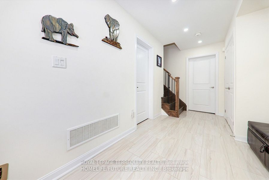 2412 Fall Harvest Crescent, Pickering, ON L1X 0G2 photo 4