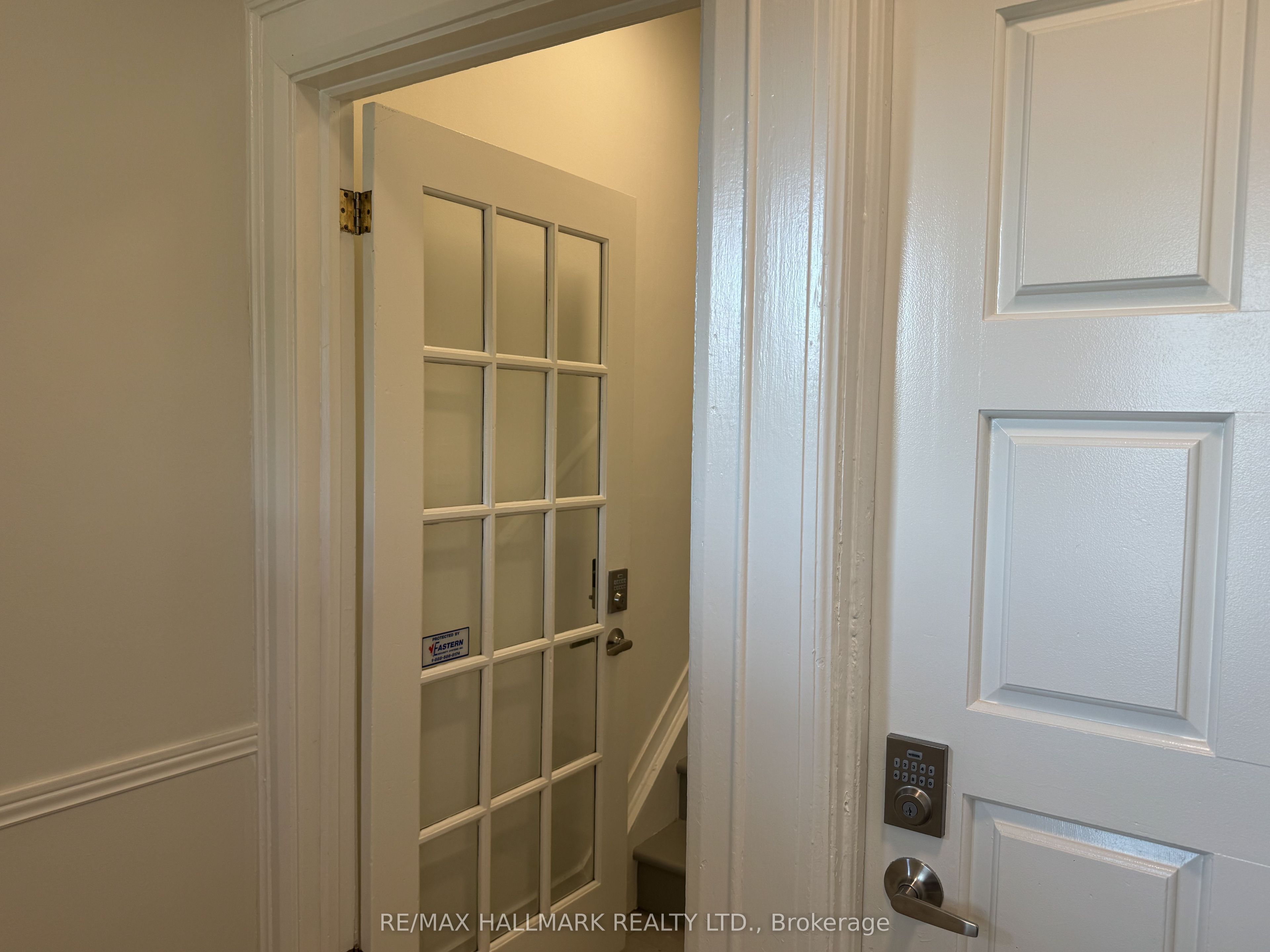 553 Broadview Avenue Upper, Toronto, ON M4K 2N7 photo 4