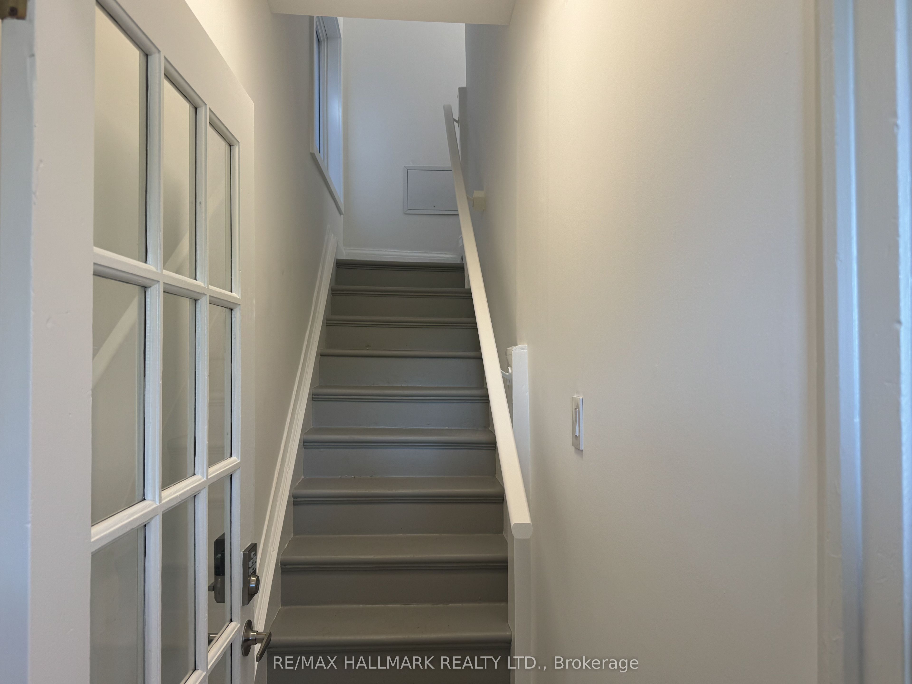 553 Broadview Avenue Upper, Toronto, ON M4K 2N7 photo 5