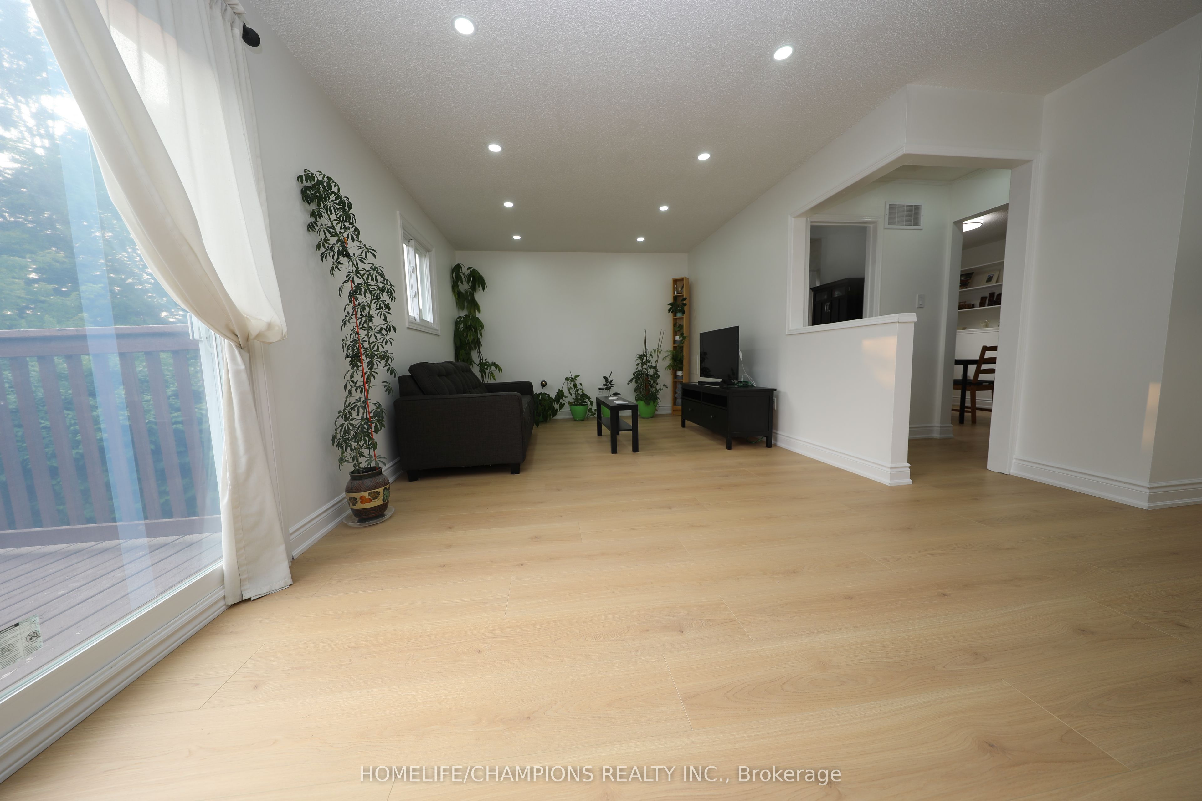 1428 Outlet Drive, Oshawa, ON L1J 7Z5 photo 3