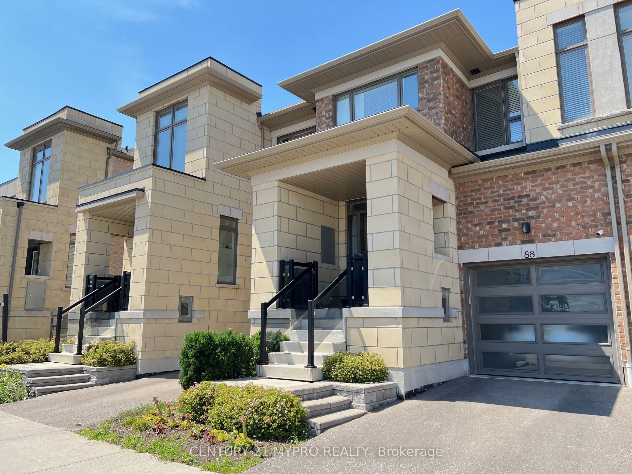 88 Donald Fleming Way, Whitby, ON L1R 0N8 photo 2