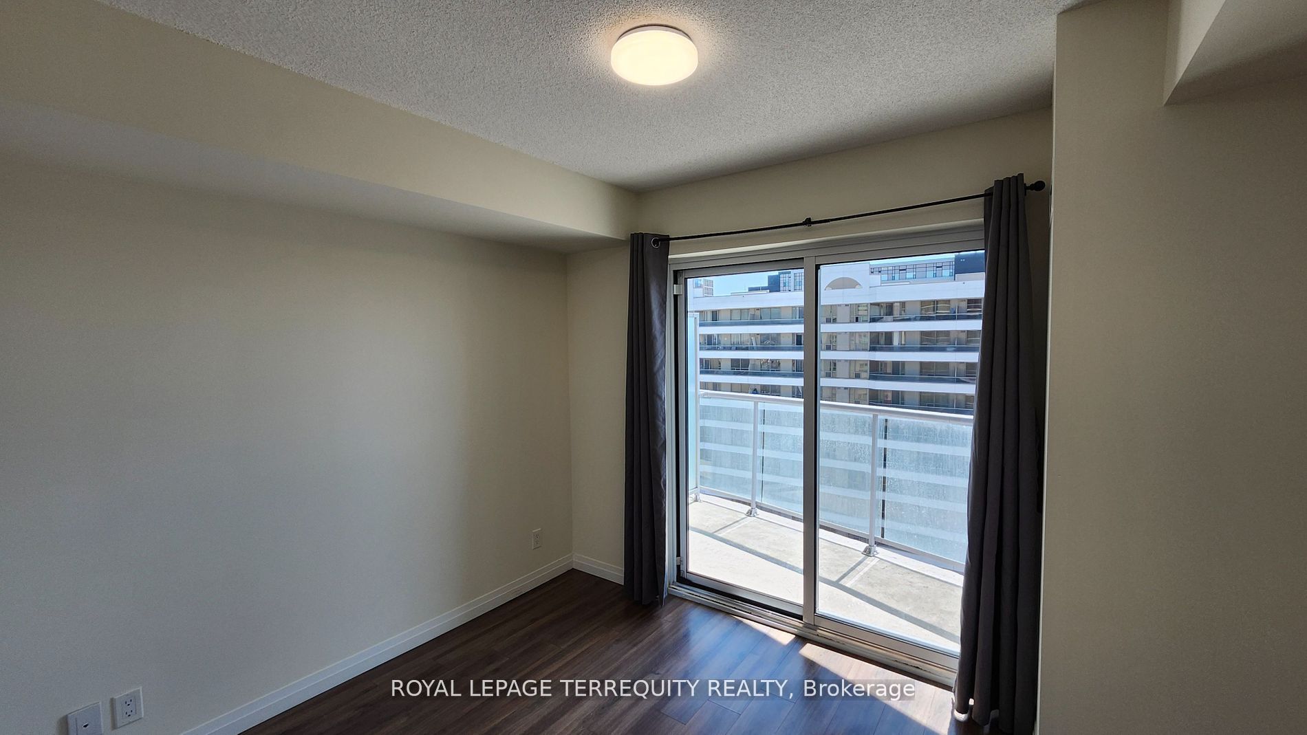 2152 Lawrence Avenue E 1207, Toronto, ON M1R 0B5 photo 4