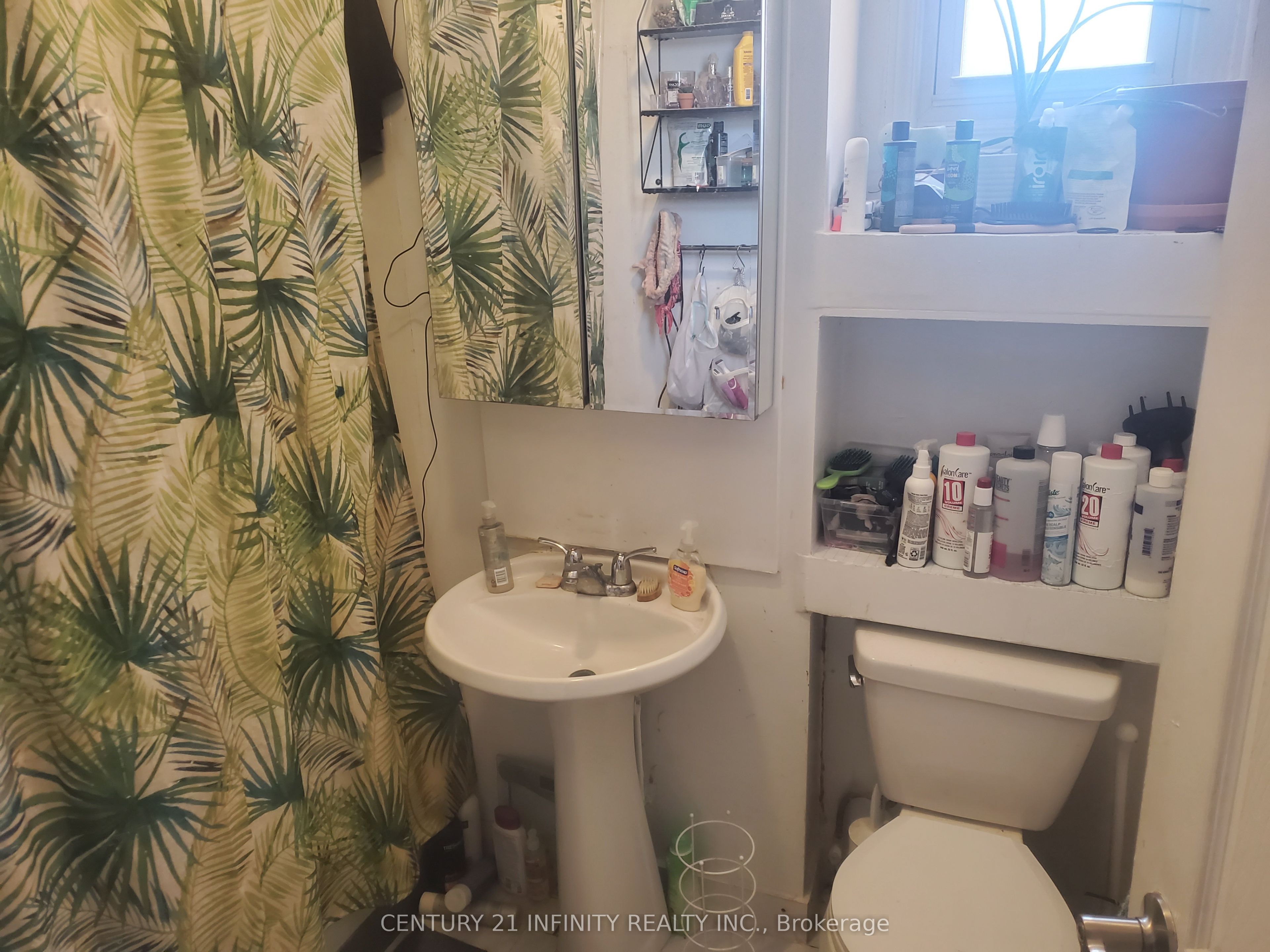 134 Simcoe Street S 2, Oshawa, ON L1H 4G9 photo 3