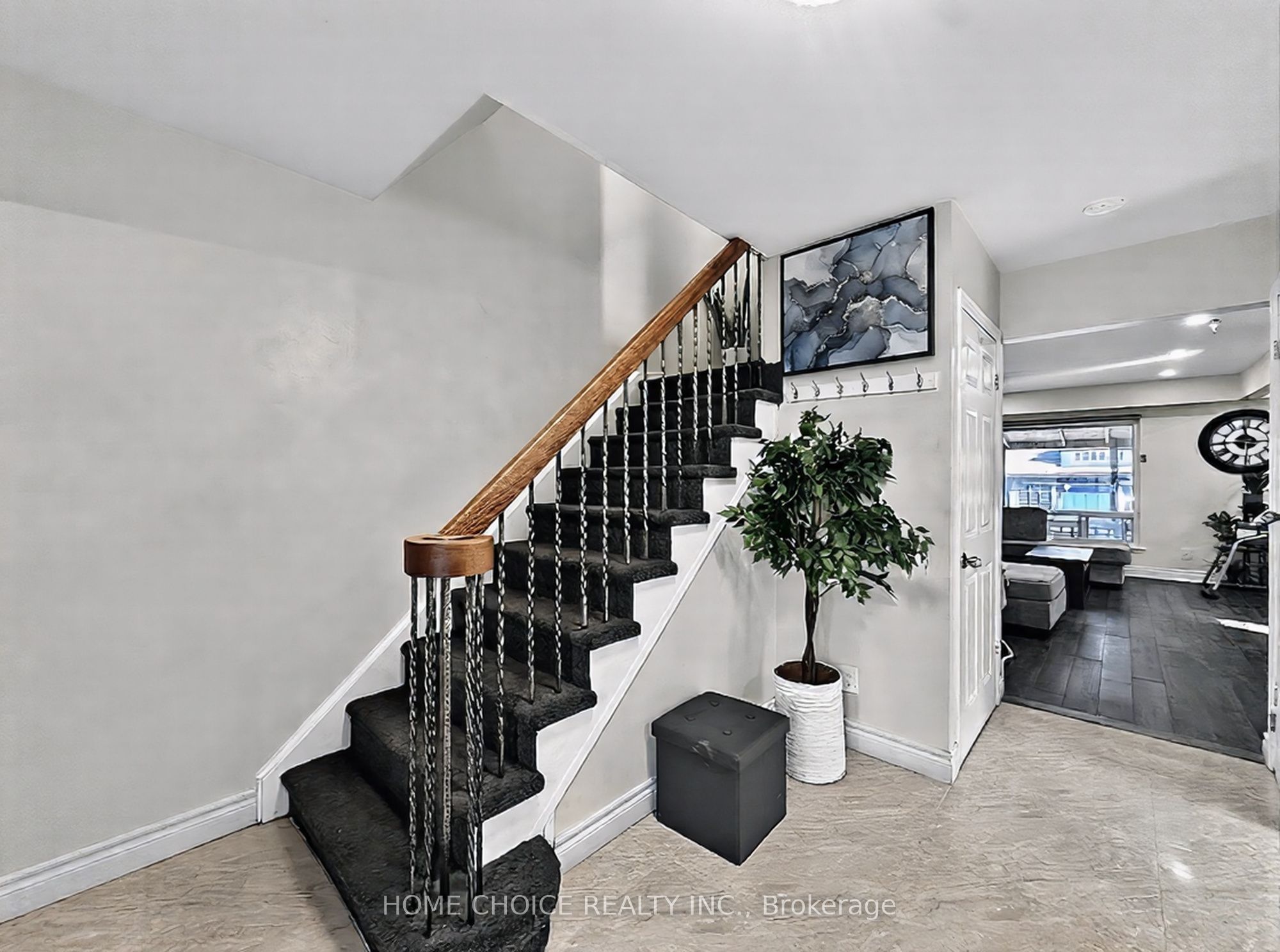 38 Robbinstone Drive, Toronto, ON M1B 2E6 photo 2