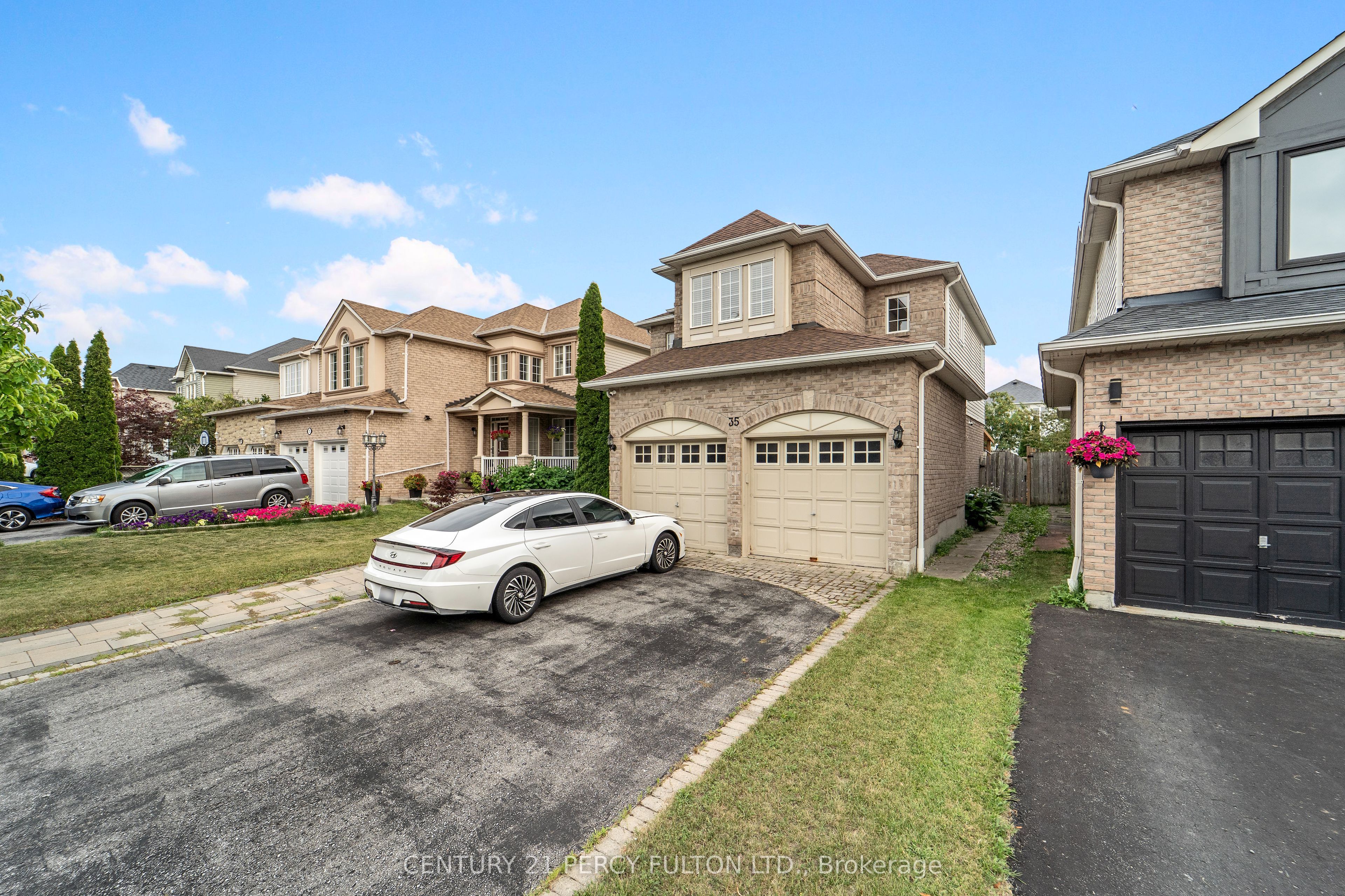 35 Weldon Street, Whitby, ON L1R 2T5 photo 2