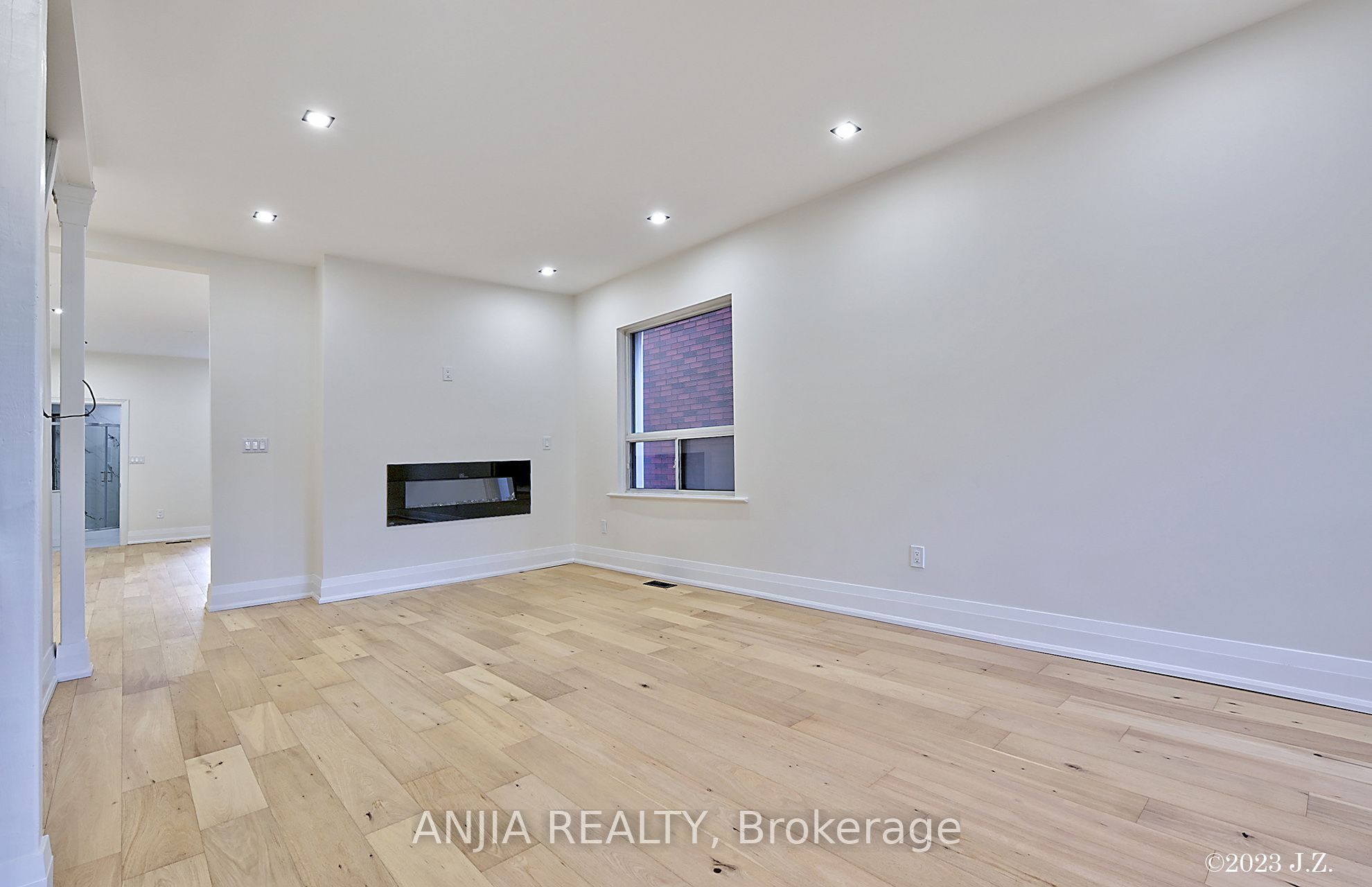 36 Gough Avenue Upper, Toronto, ON M4K 3N7 photo 2
