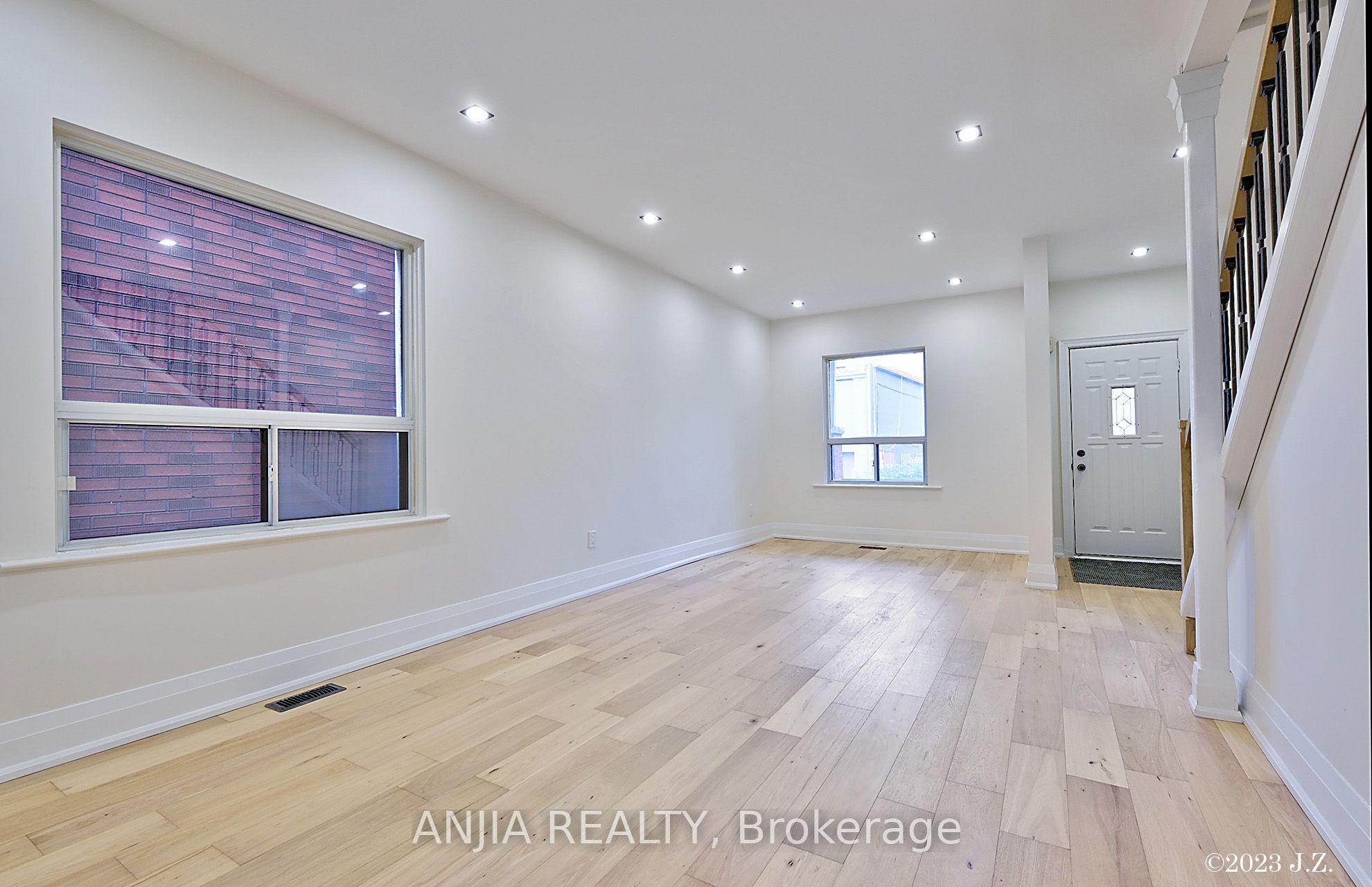 36 Gough Avenue Upper, Toronto, ON M4K 3N7 photo 4
