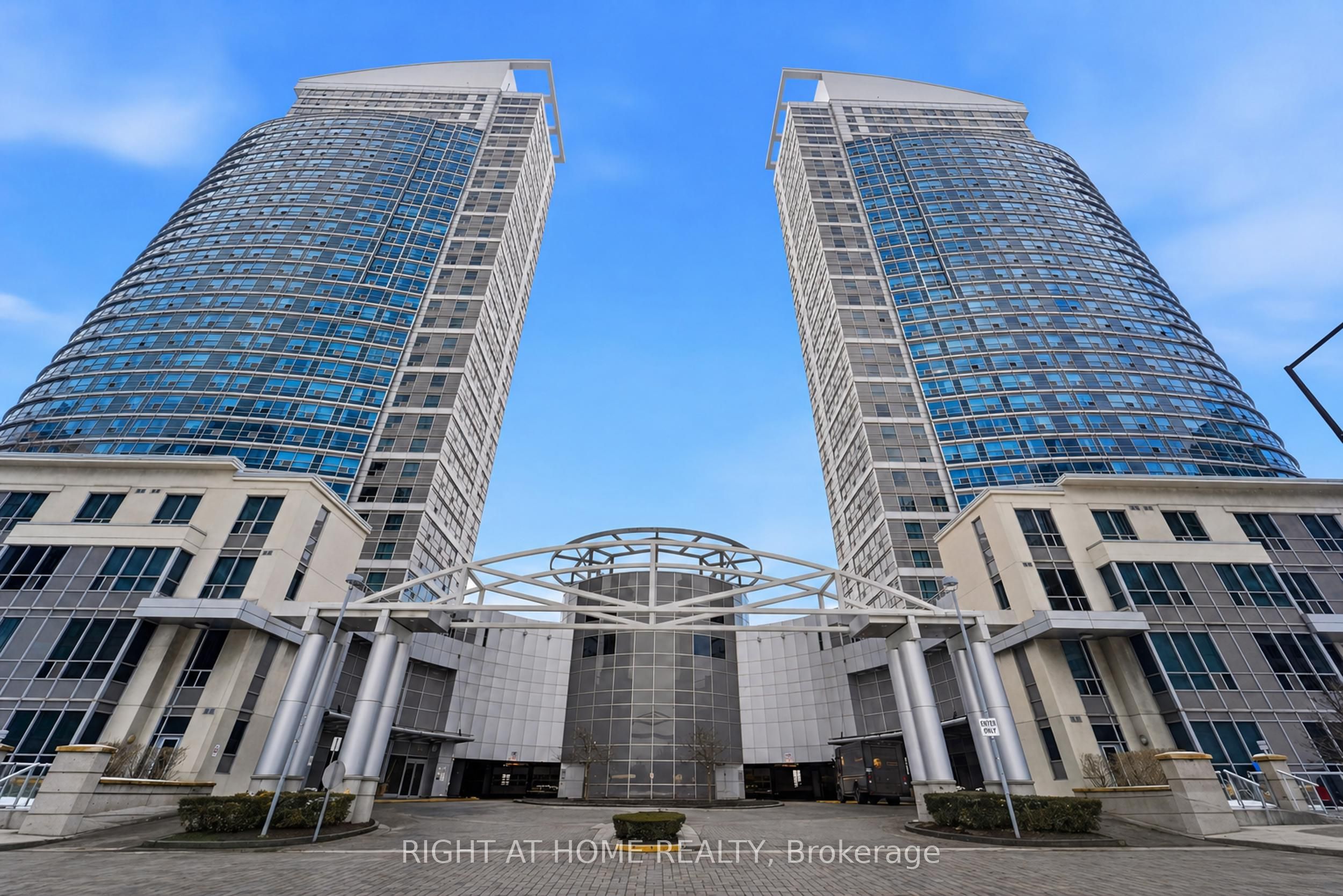 38 Lee Centre Drive 1612, Toronto, ON M1H 3J7