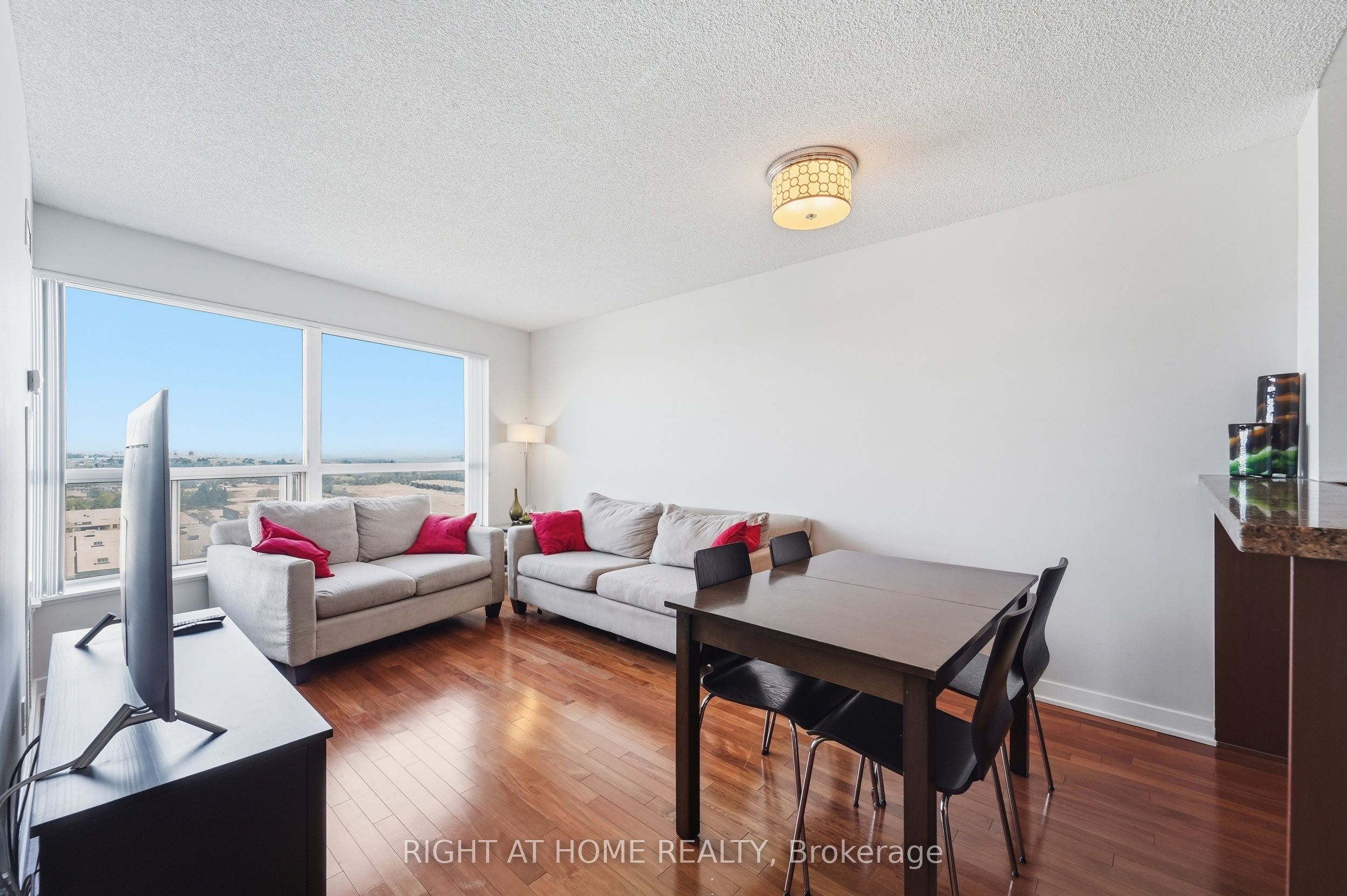38 Lee Centre Drive 1612, Toronto, ON M1H 3J7 photo 4