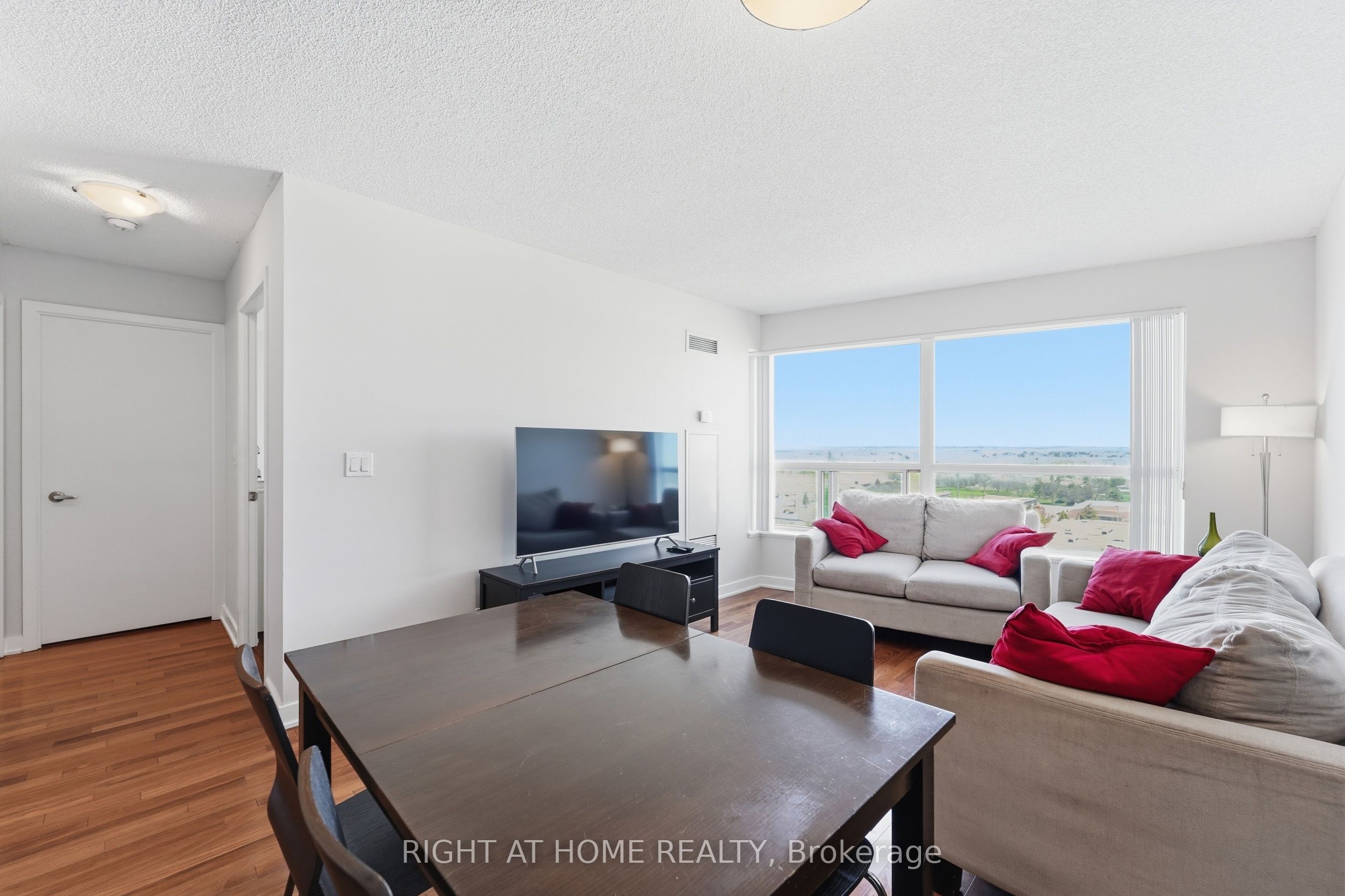 38 Lee Centre Drive 1612, Toronto, ON M1H 3J7 photo 5