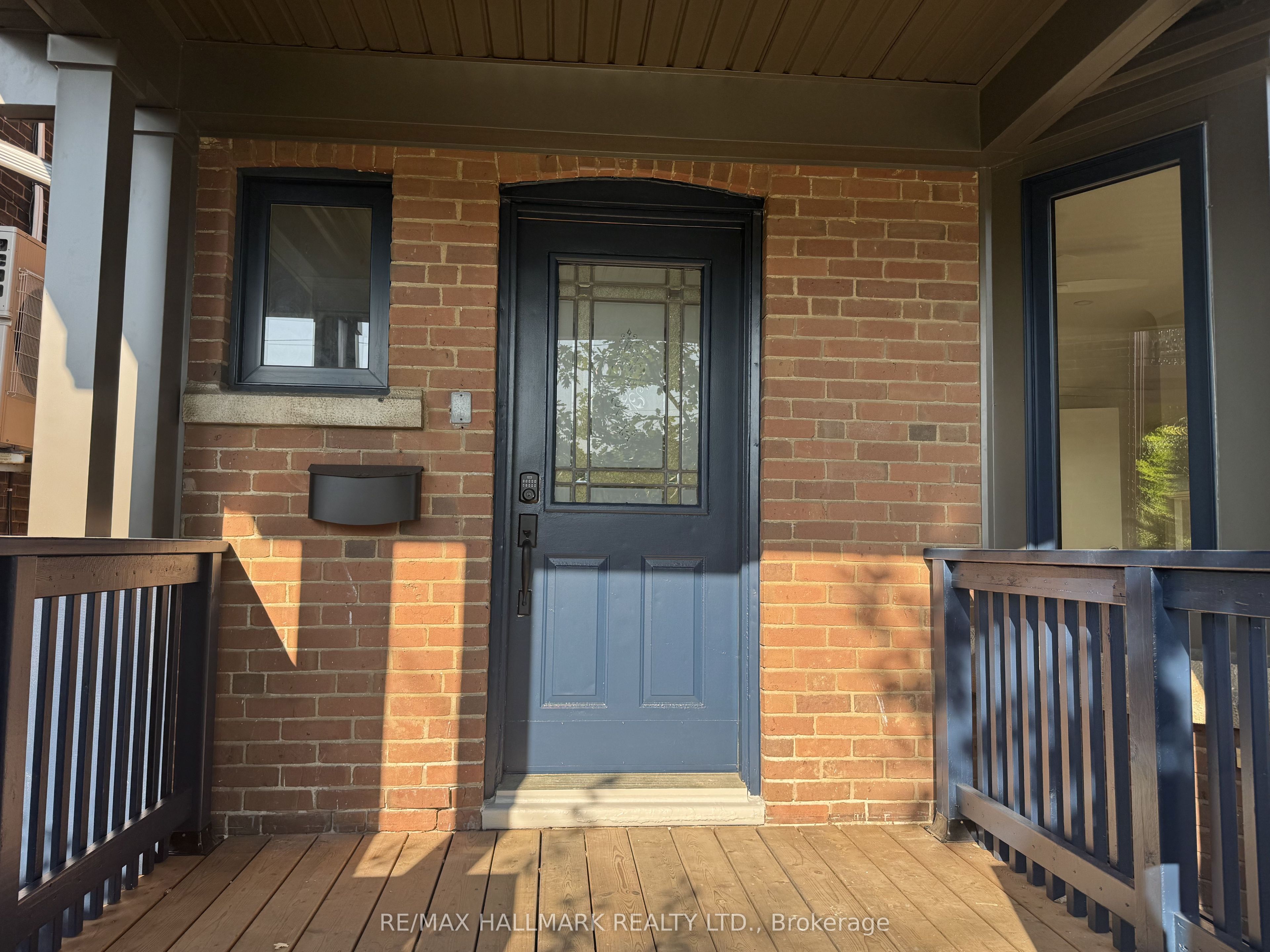 553 Broadview Avenue Lower, Toronto, ON M4K 2N7