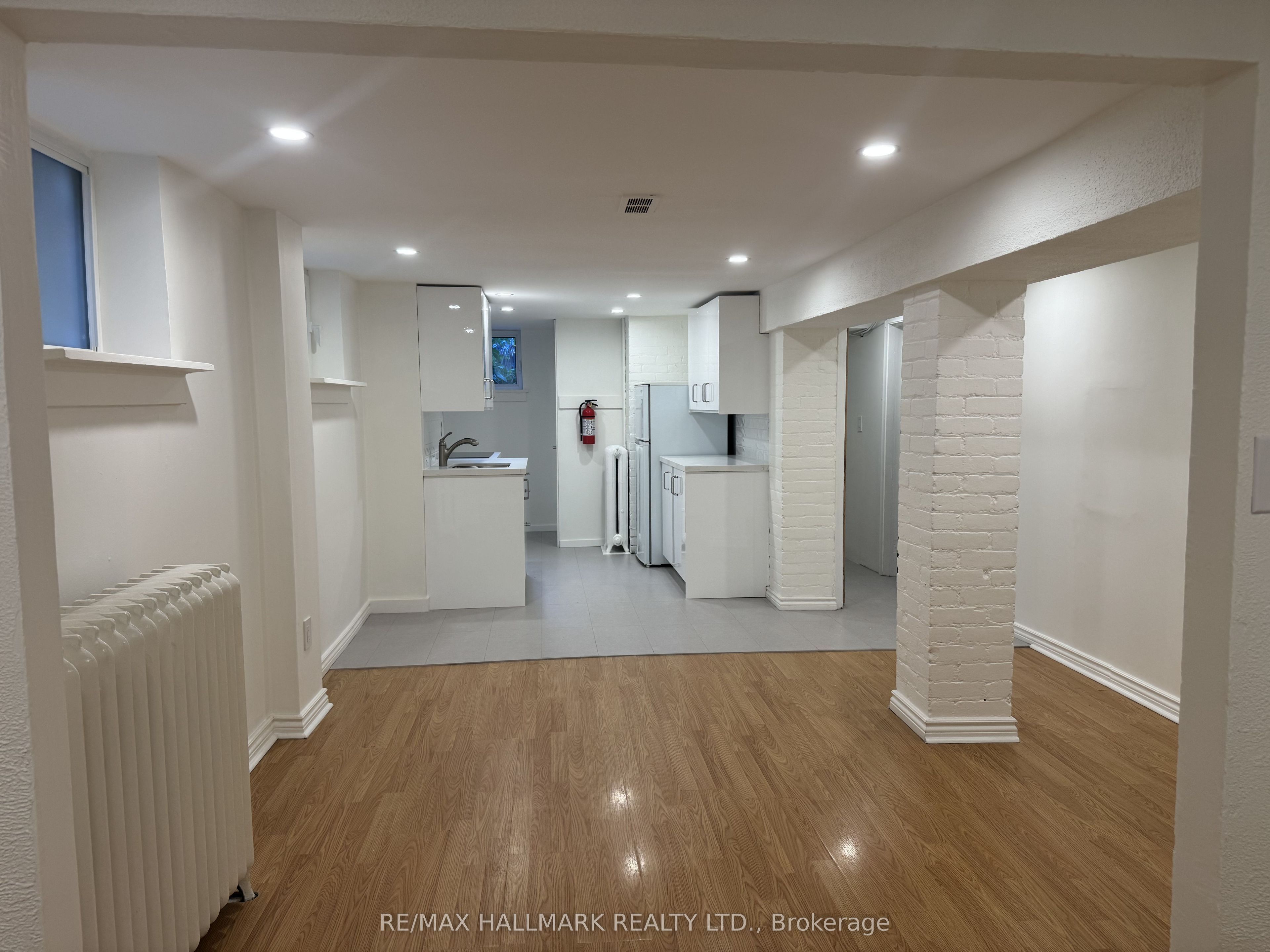 553 Broadview Avenue Lower, Toronto, ON M4K 2N7 photo 2