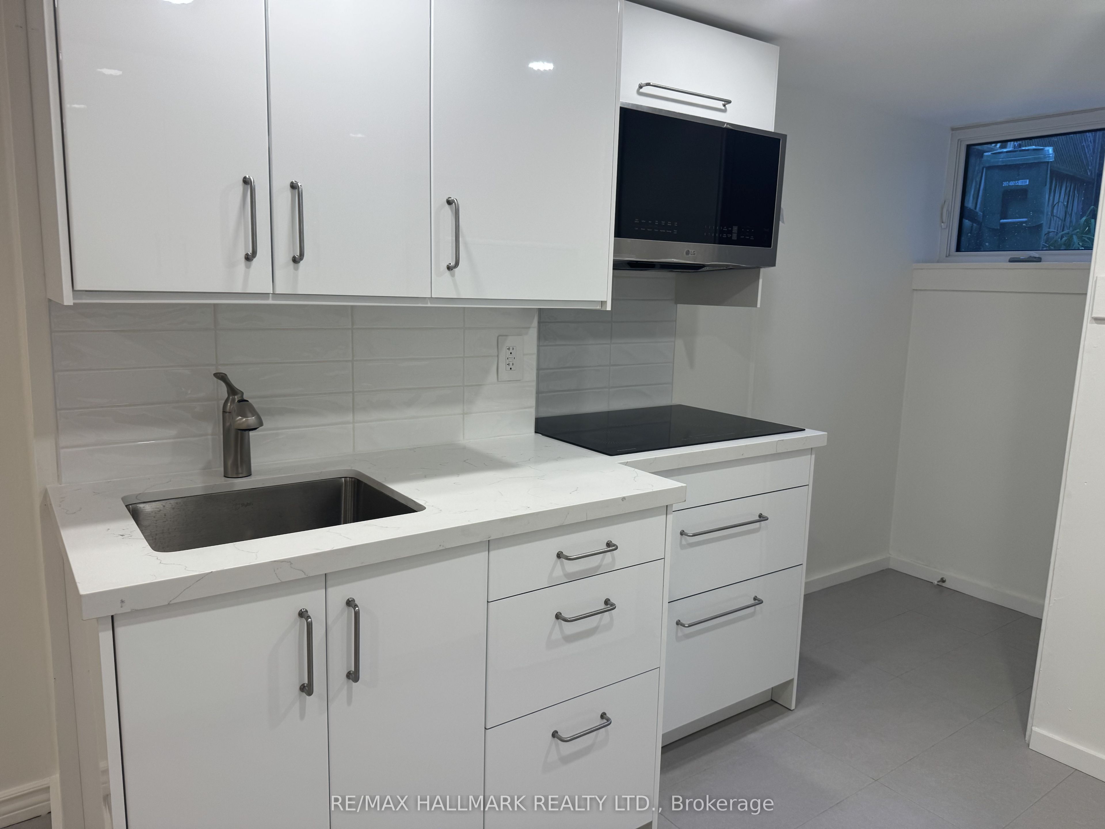 553 Broadview Avenue Lower, Toronto, ON M4K 2N7 photo 4