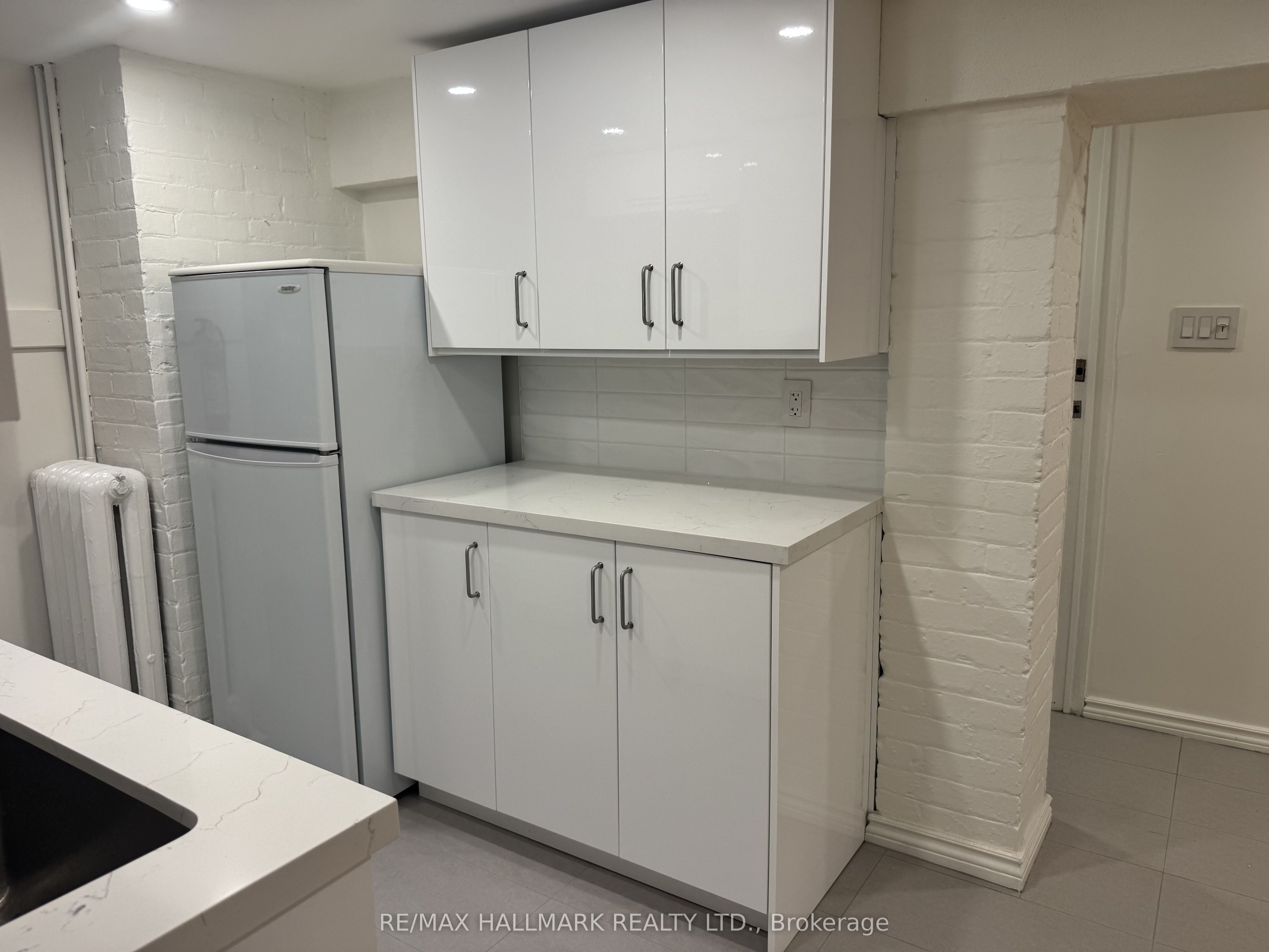 553 Broadview Avenue Lower, Toronto, ON M4K 2N7 photo 5