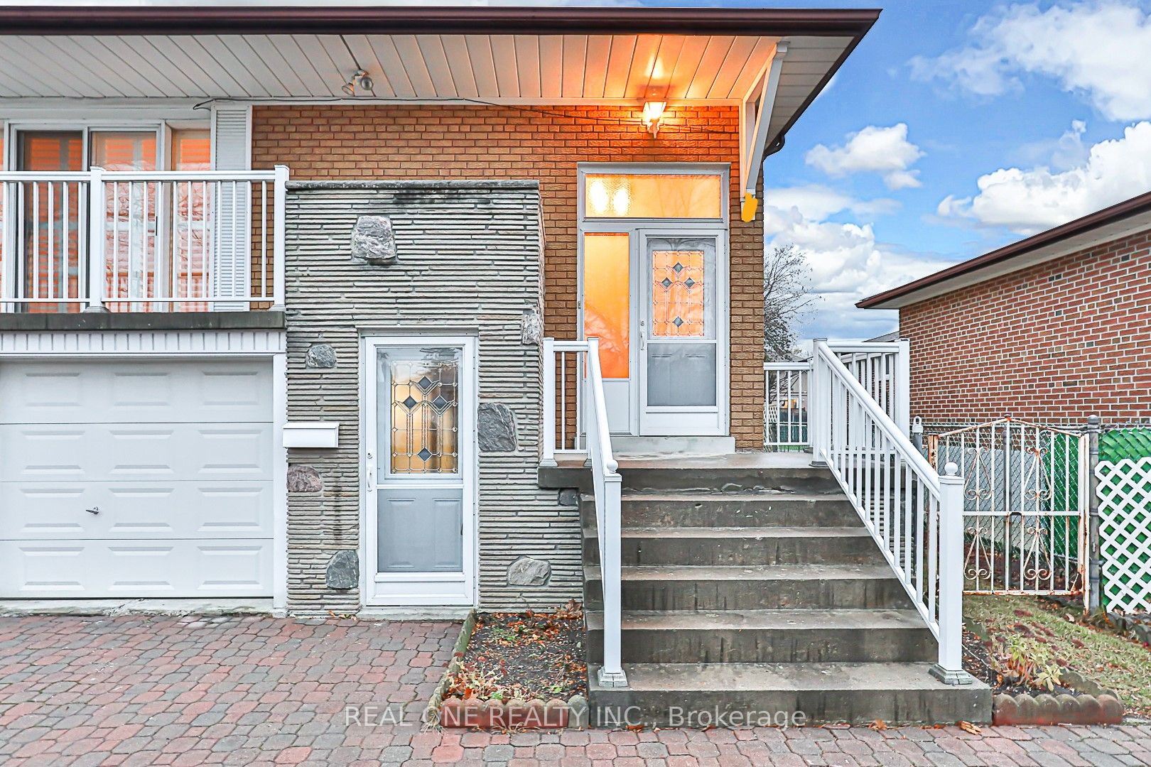 9 Sesame Street, Toronto, ON M1W 2R3 photo 2