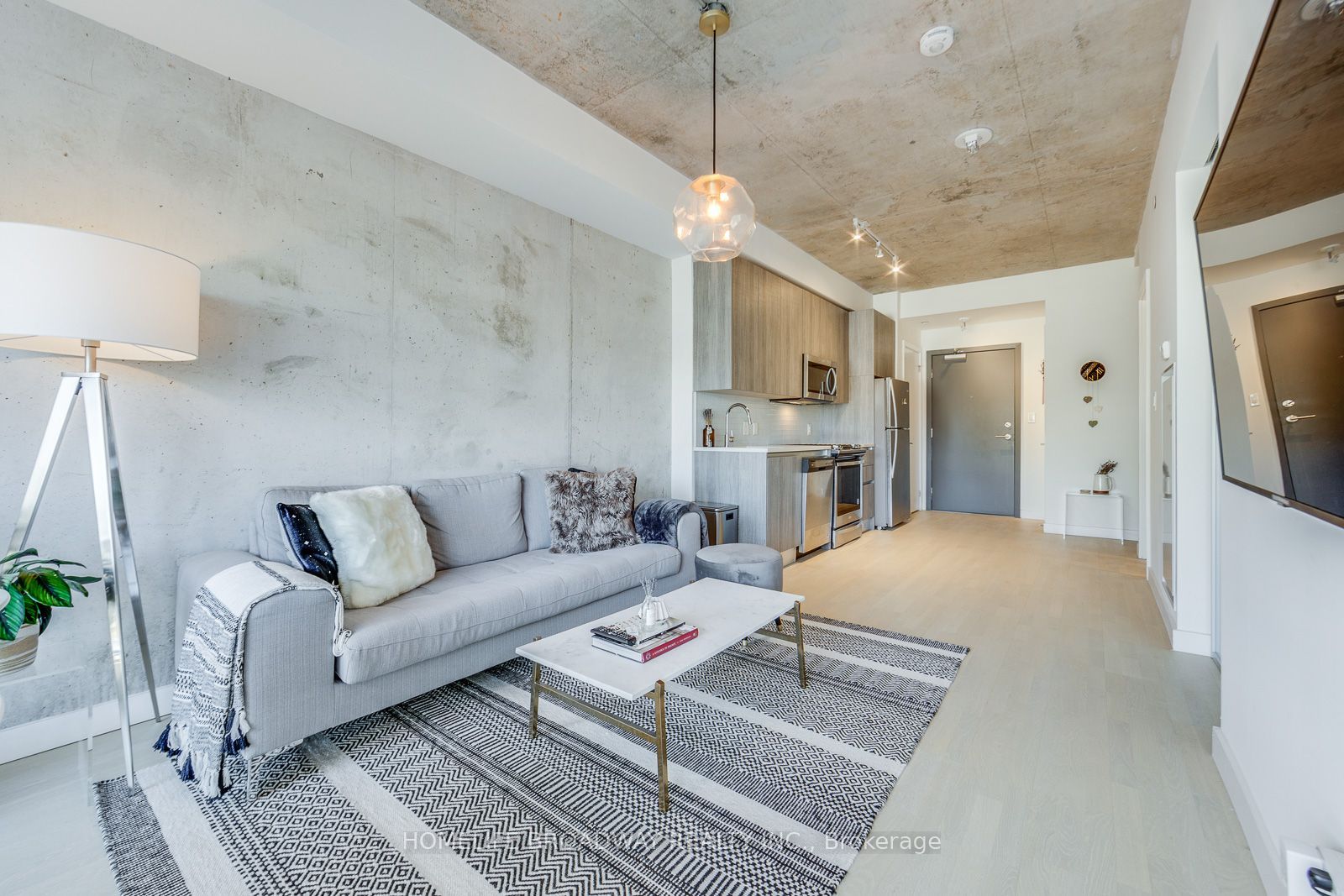 246 Logan Avenue 313, Toronto, ON M4M 0E9 photo 2