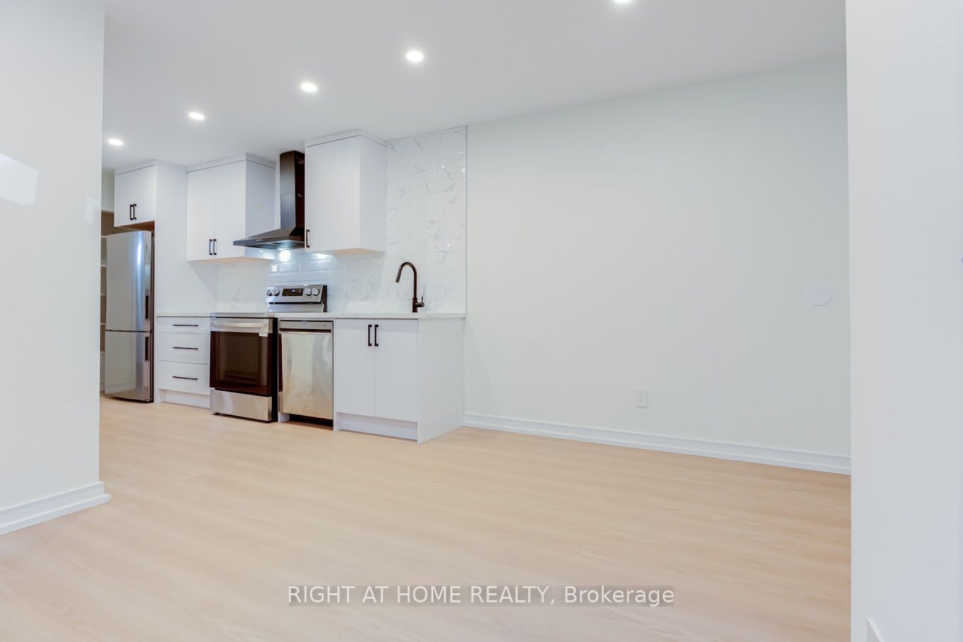 11C Condor Avenue, Toronto, ON M4J 3M5 photo 5