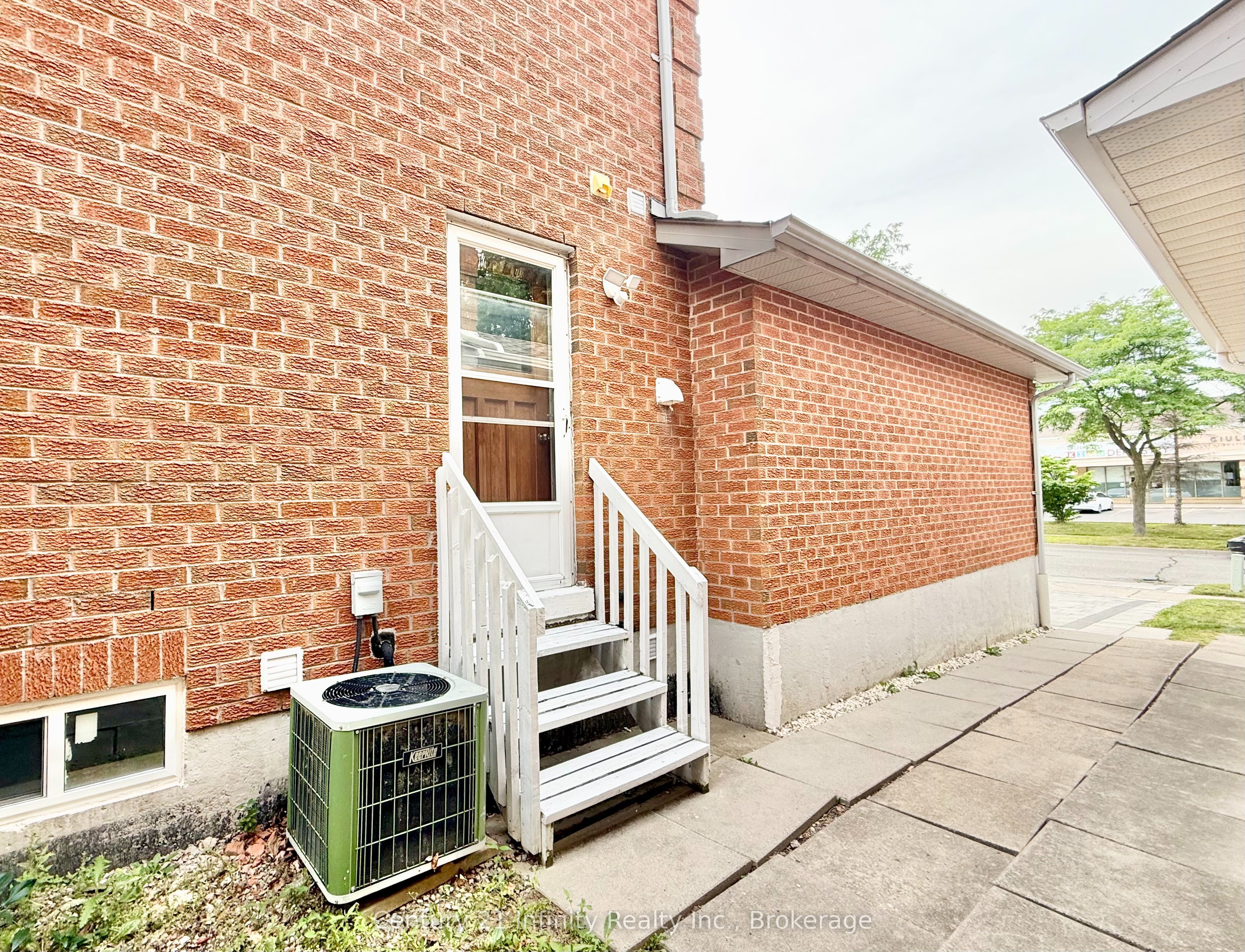 11 Meadowglen Drive, Whitby, ON L1R 1T8 photo 3