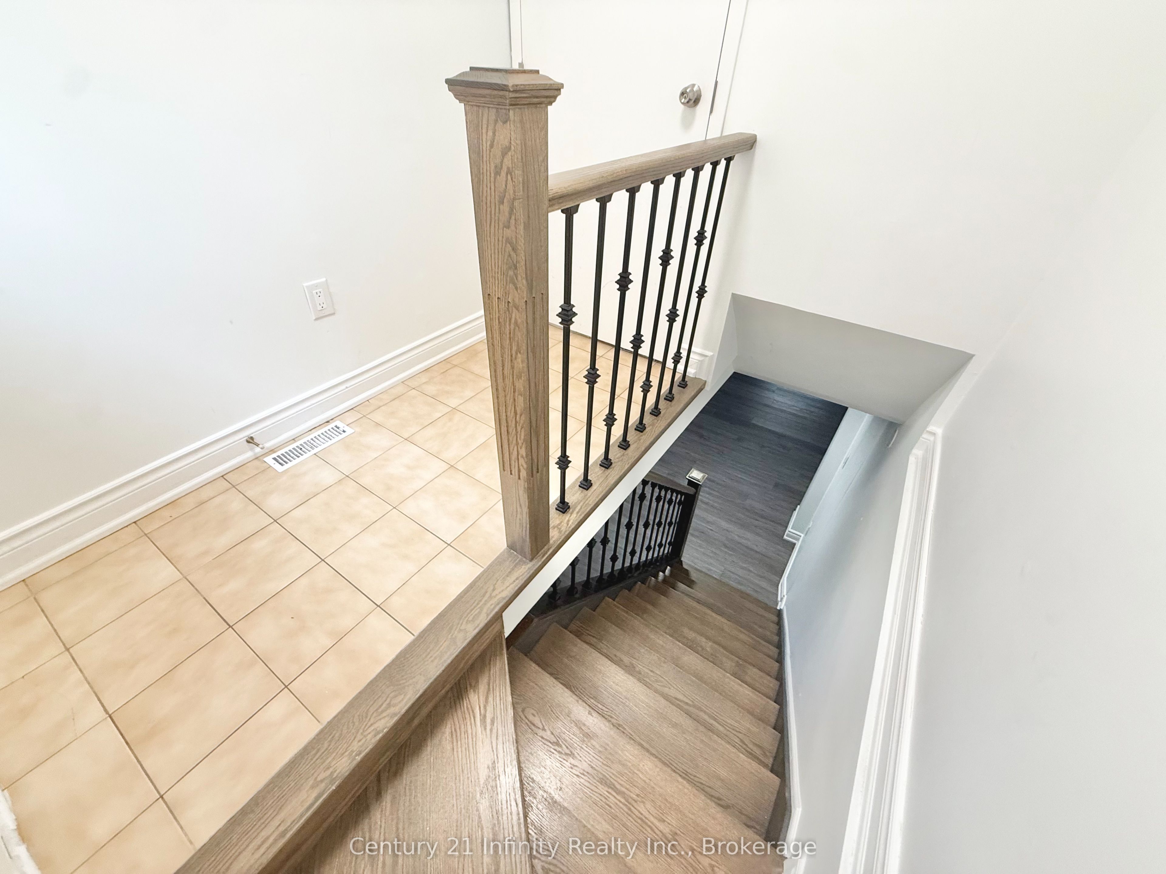 11 Meadowglen Drive, Whitby, ON L1R 1T8 photo 4