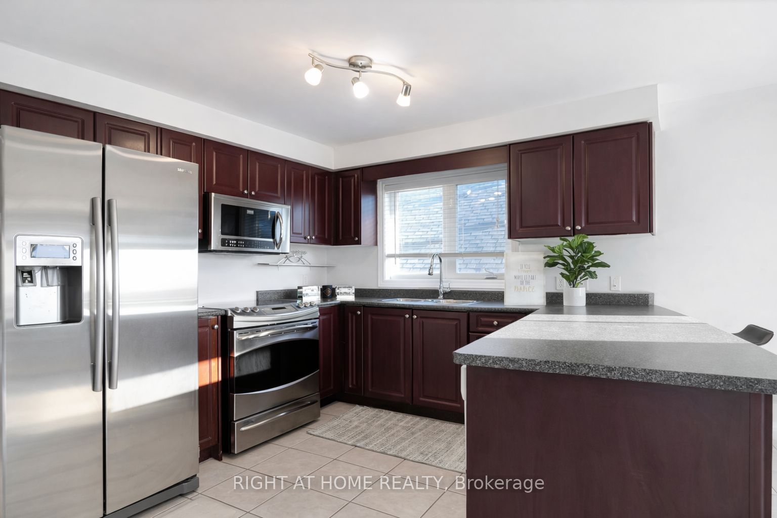 169 Dooley Crescent, Ajax, ON L1T 4J7 photo 3