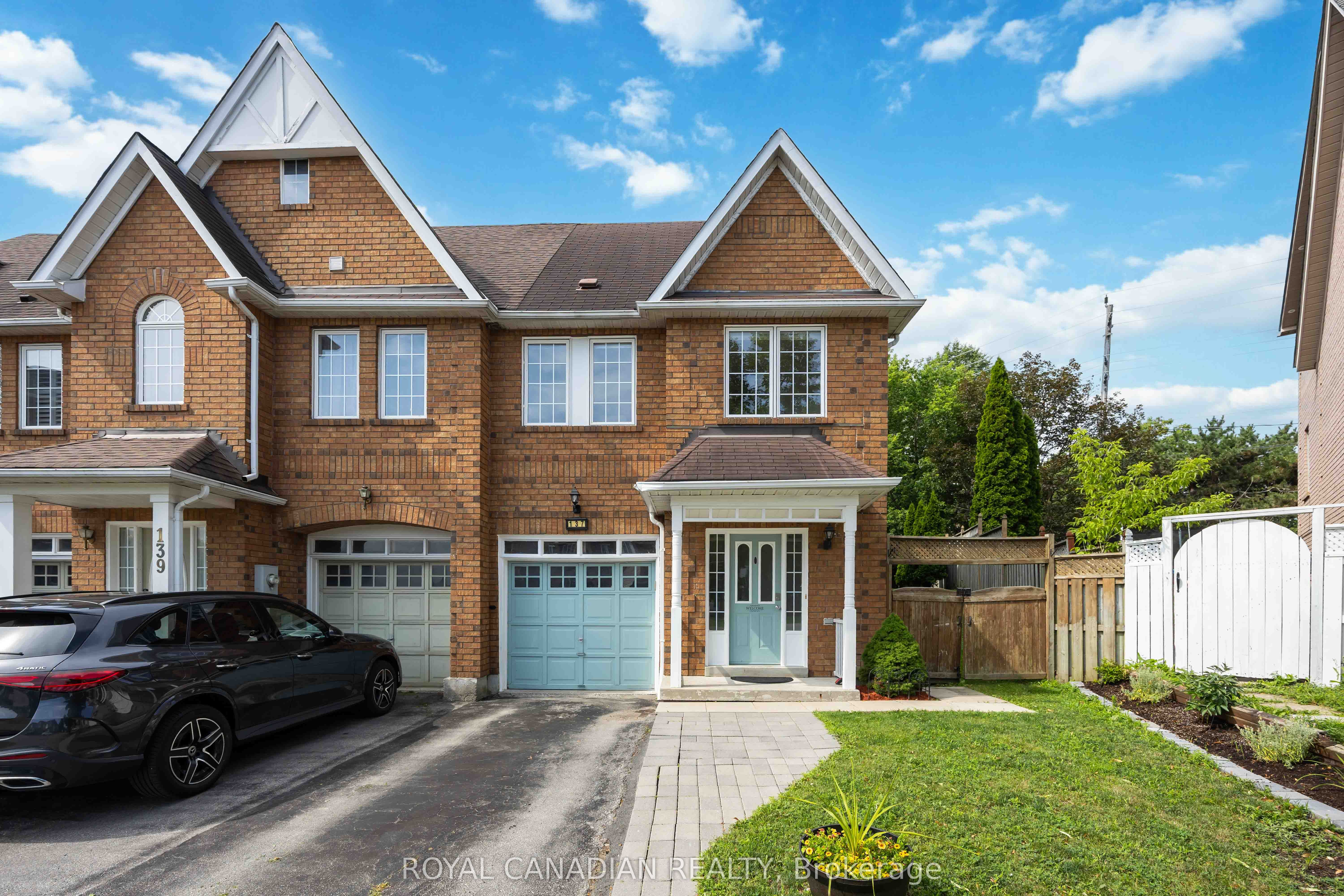 137 Stokely Crescent, Whitby, ON L1N 9S9